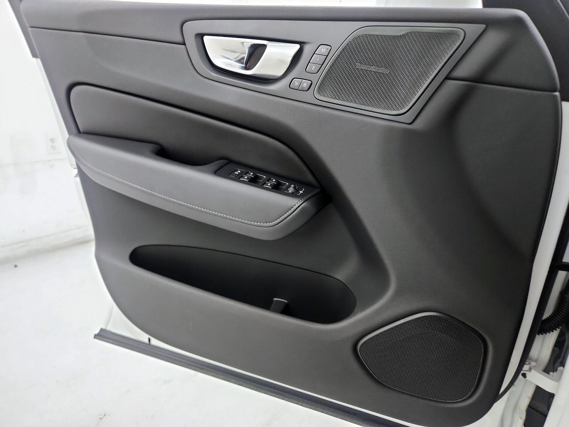Thumbnail: 2021 Volvo XC60 - 12