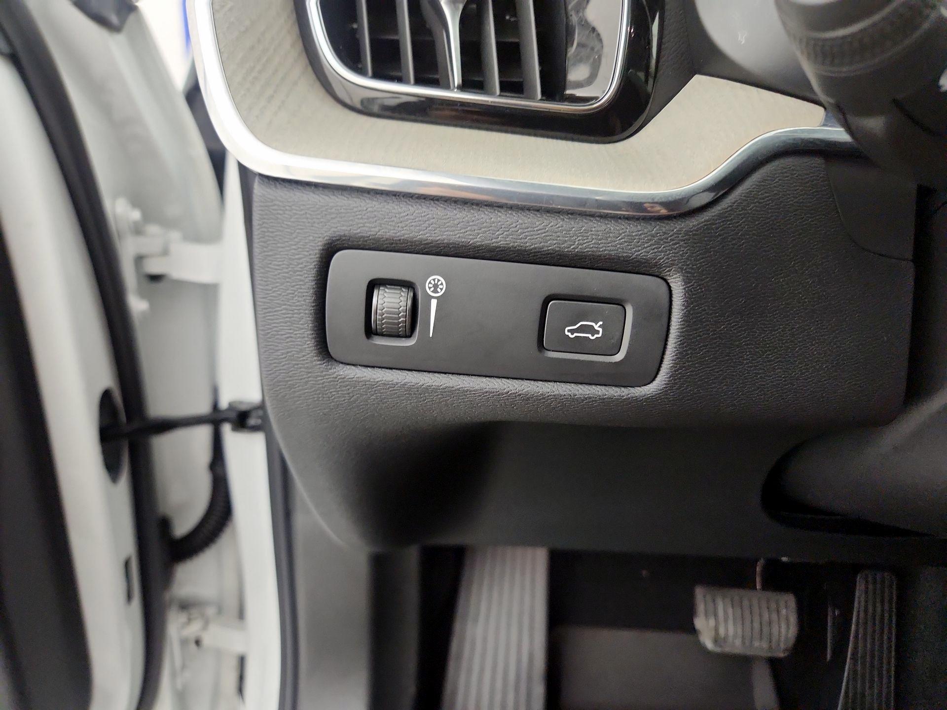 Thumbnail: 2021 Volvo XC60 - 13