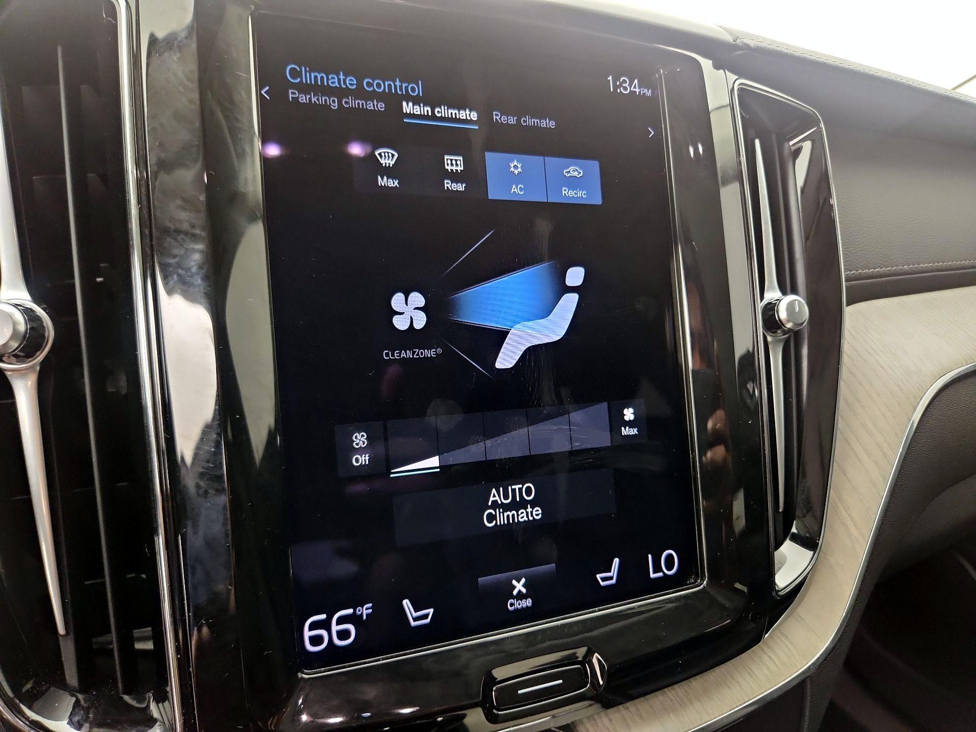 Thumbnail: 2021 Volvo XC60 - 17
