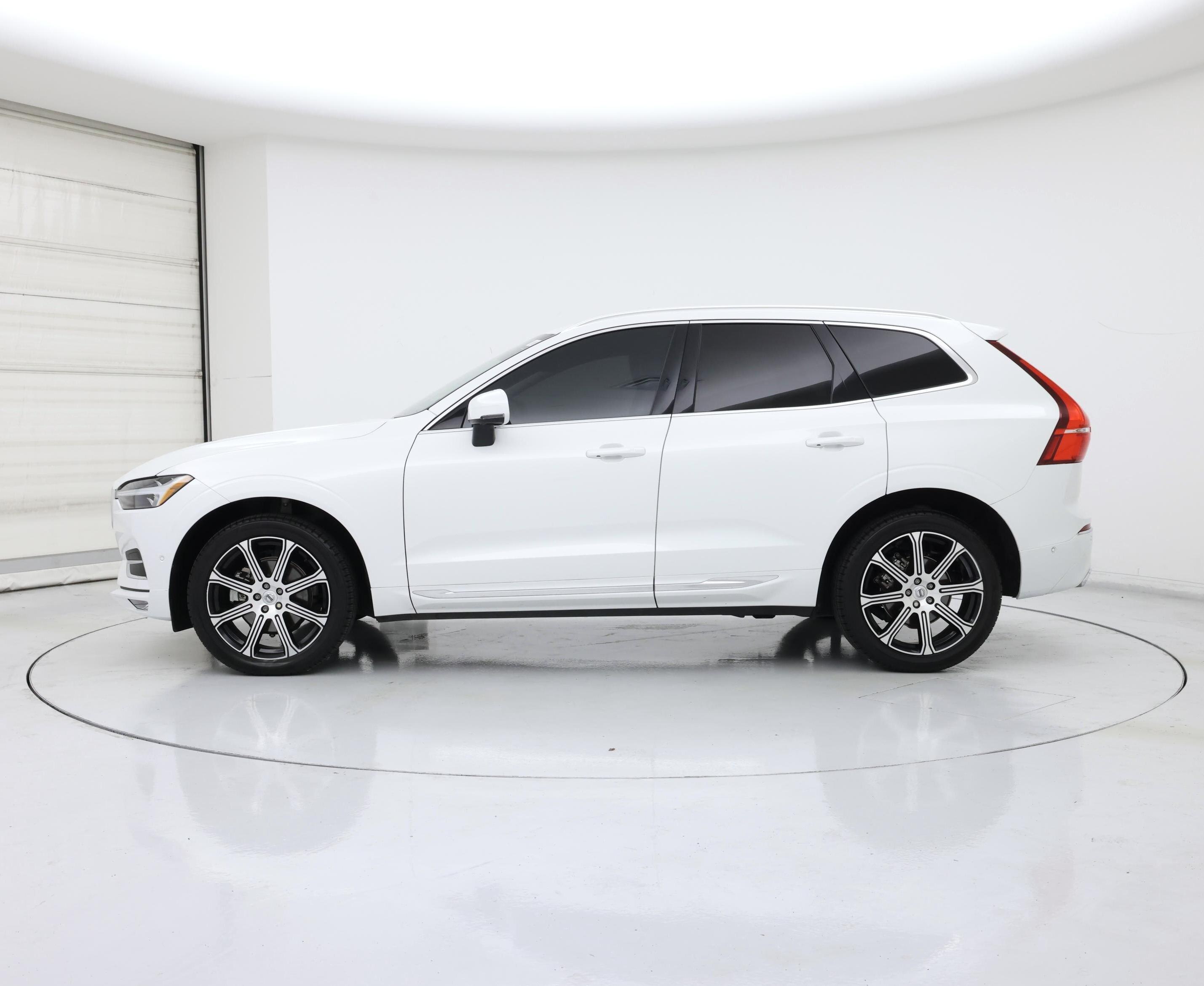 Thumbnail: 2021 Volvo XC60 - 3