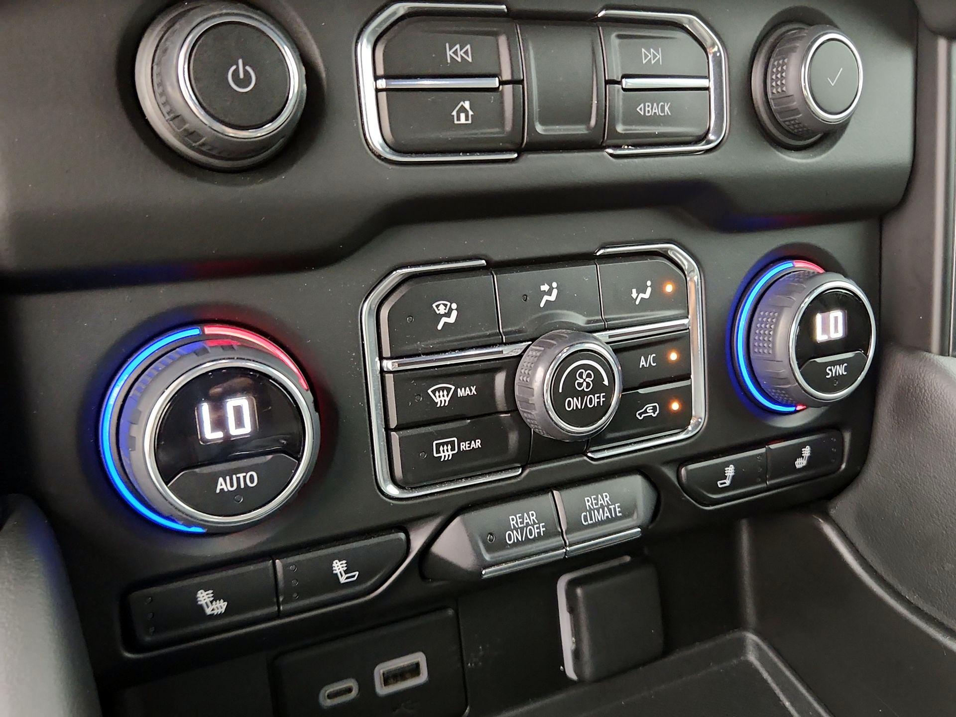 Thumbnail: 2024 Chevrolet Suburban - 17