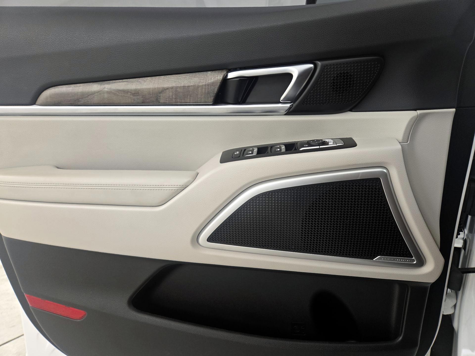 Thumbnail: 2020 Kia Telluride - 12