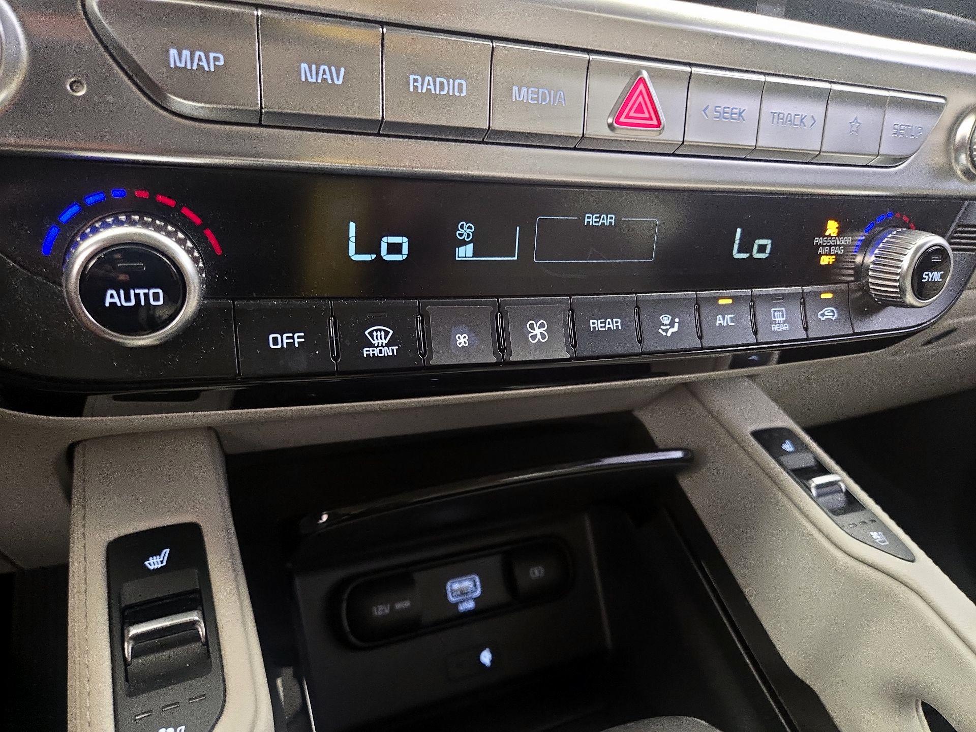 Thumbnail: 2020 Kia Telluride - 17
