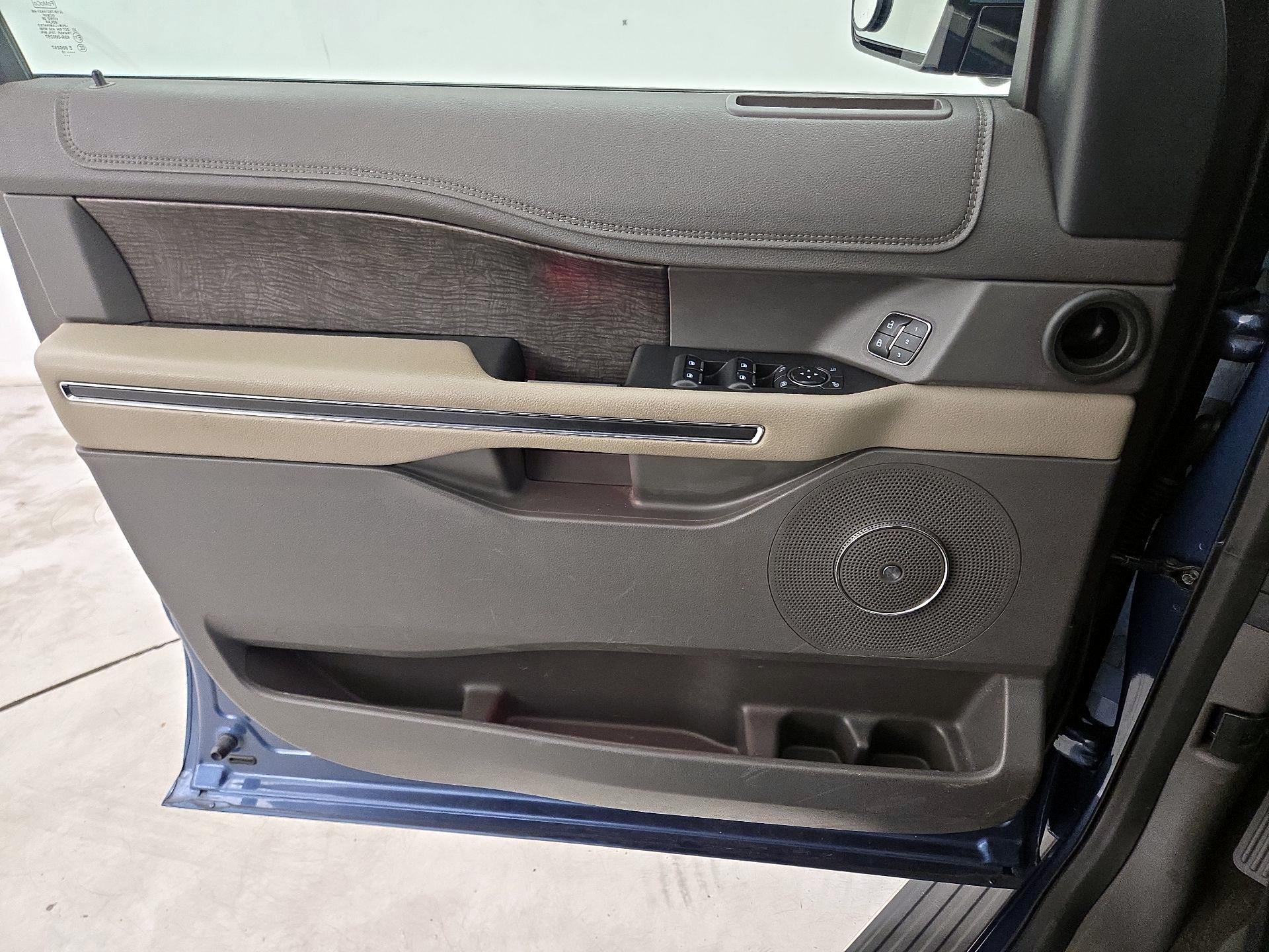 Thumbnail: 2019 Ford Expedition - 12