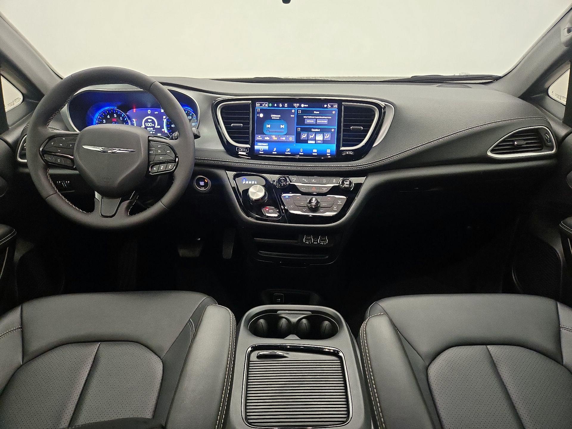 Thumbnail: 2024 Chrysler Pacifica - 9