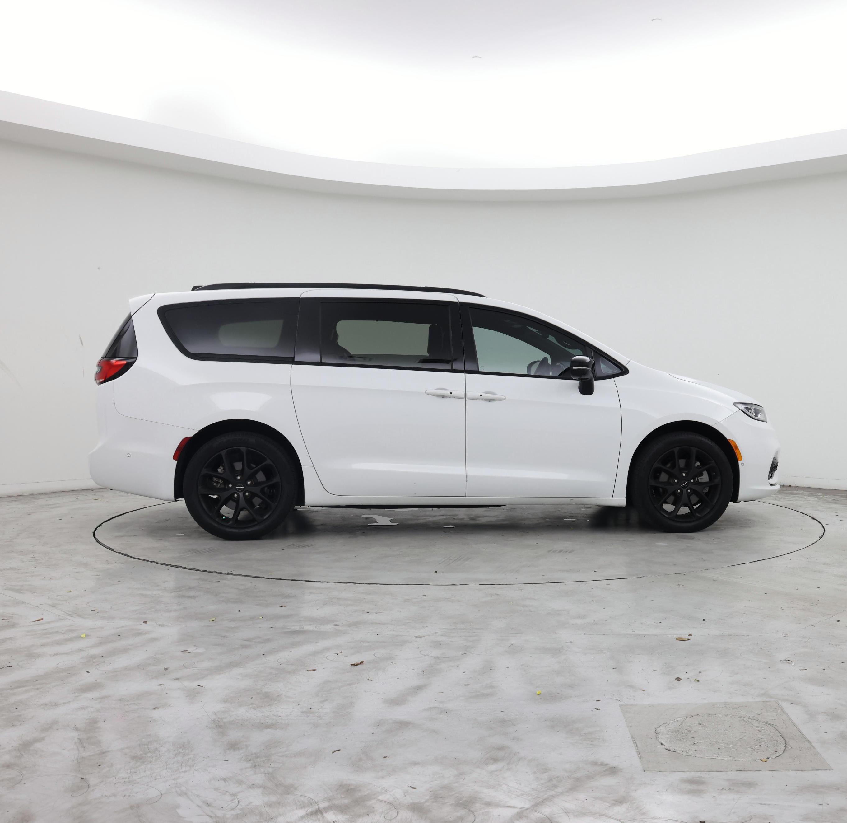 Thumbnail: 2024 Chrysler Pacifica - 7