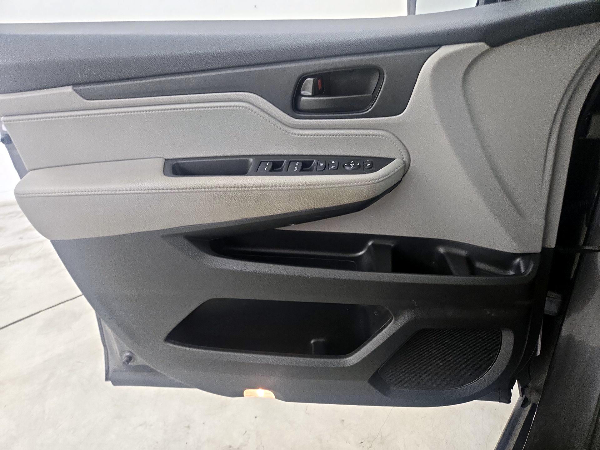 Thumbnail: 2019 Honda Odyssey - 12