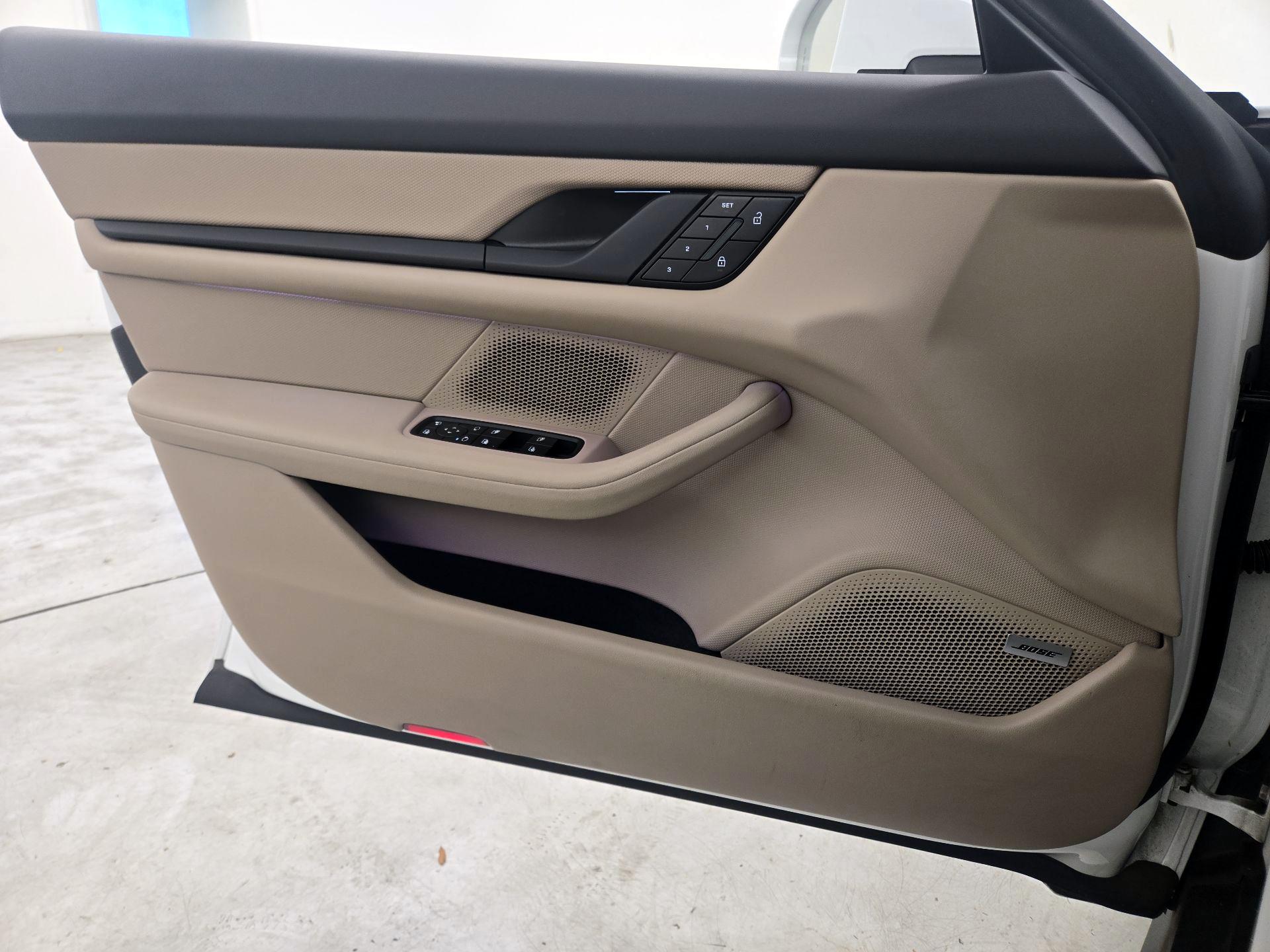 Thumbnail: 2022 Porsche Taycan - 12