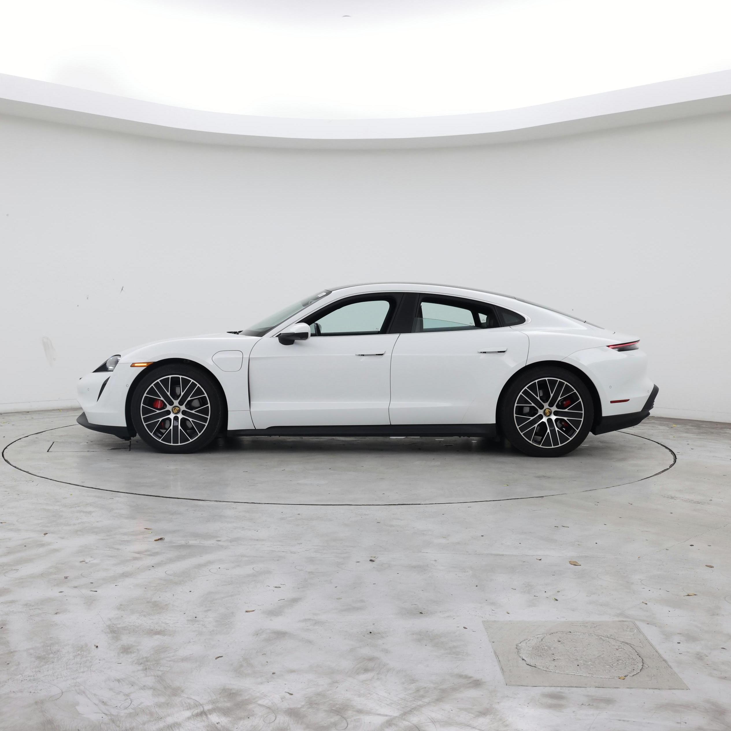 Thumbnail: 2022 Porsche Taycan - 3