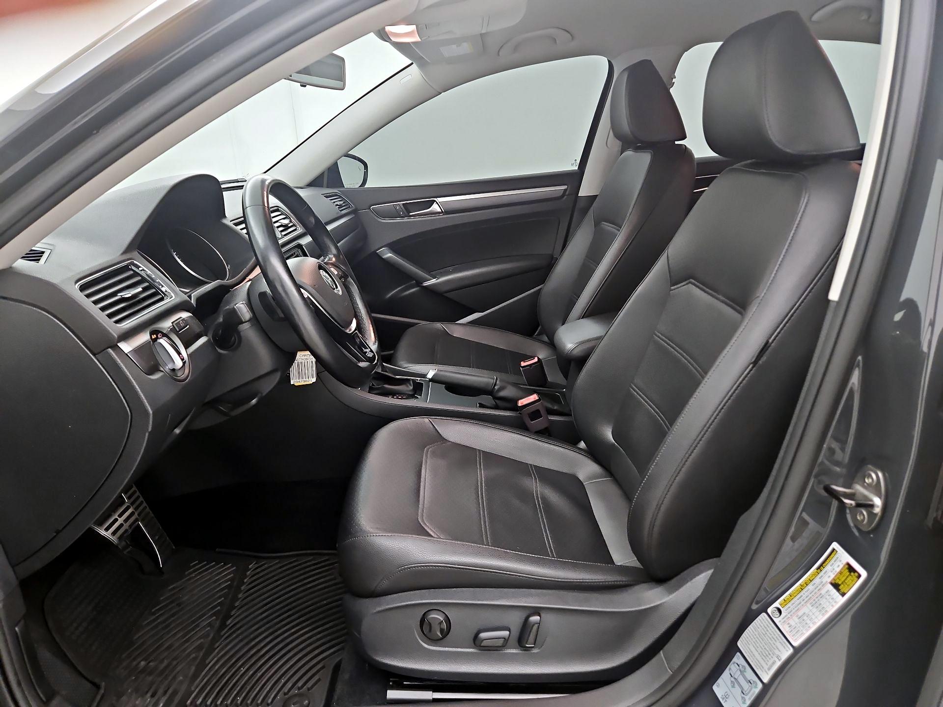 Thumbnail: 2017 Volkswagen Passat - 11