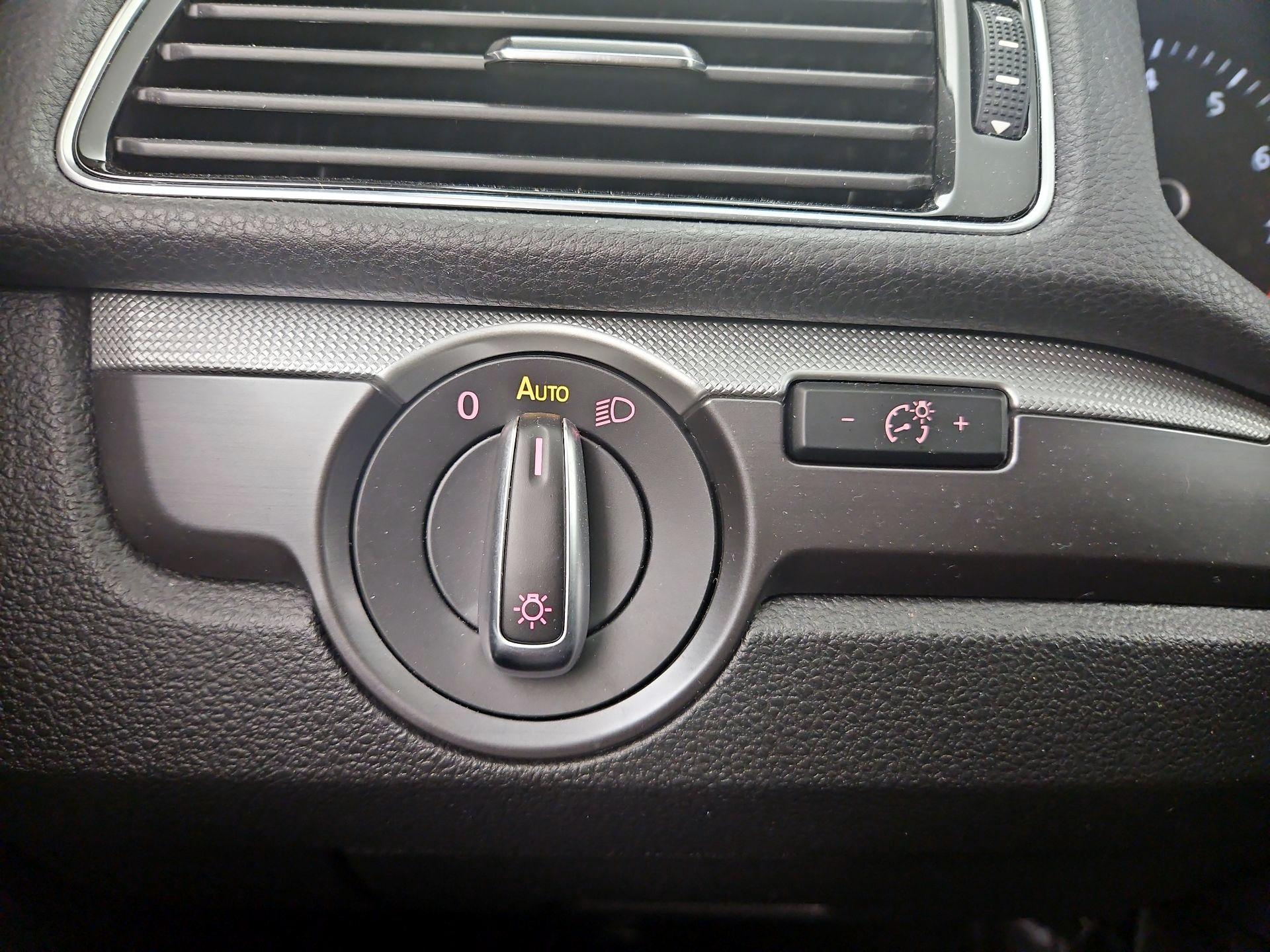 Thumbnail: 2017 Volkswagen Passat - 13