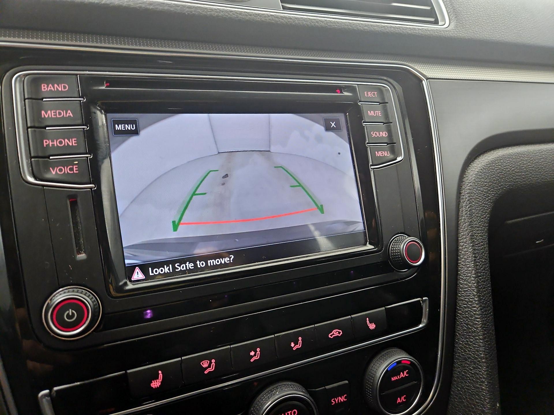 Thumbnail: 2017 Volkswagen Passat - 14