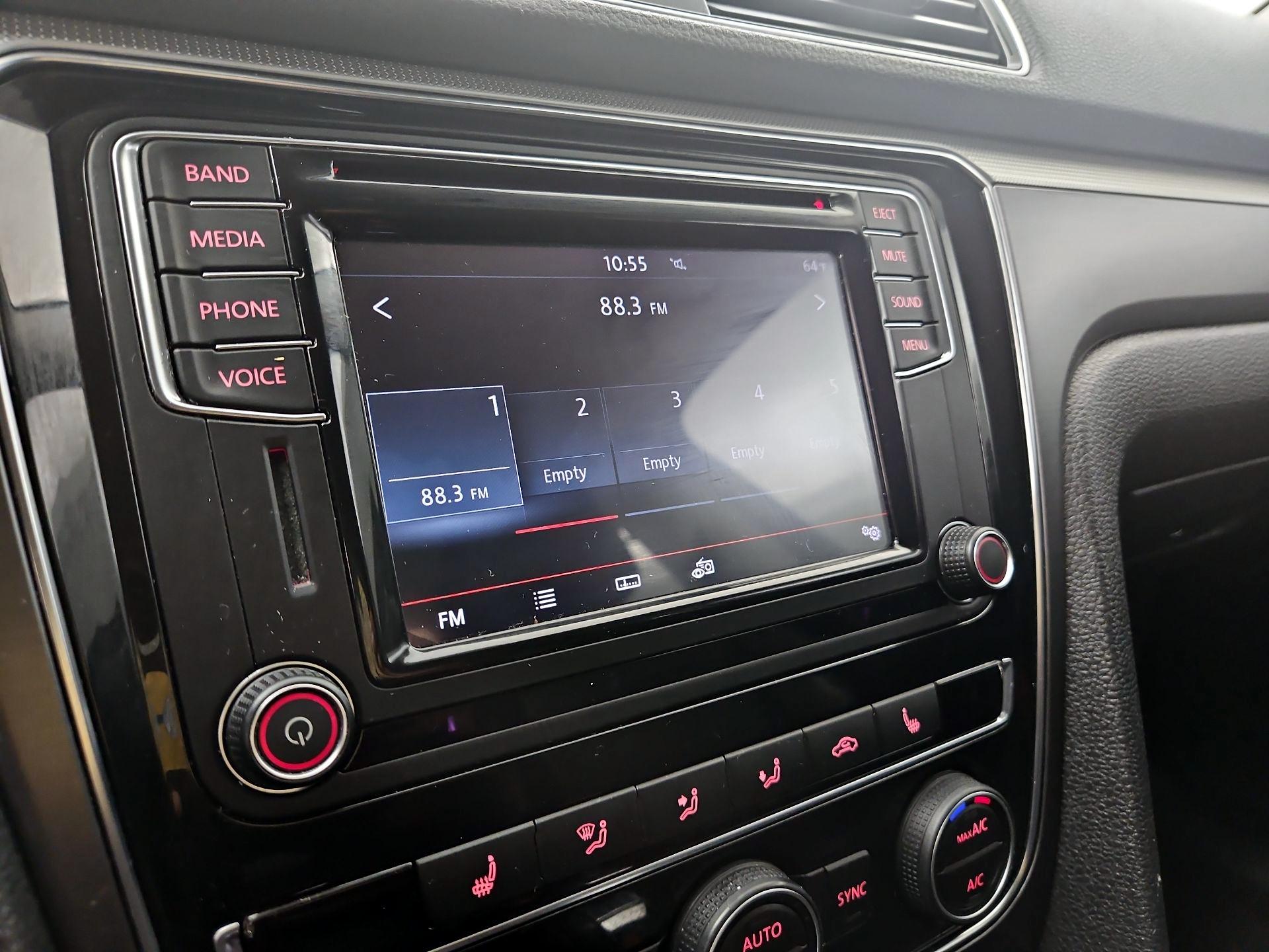 Thumbnail: 2017 Volkswagen Passat - 15