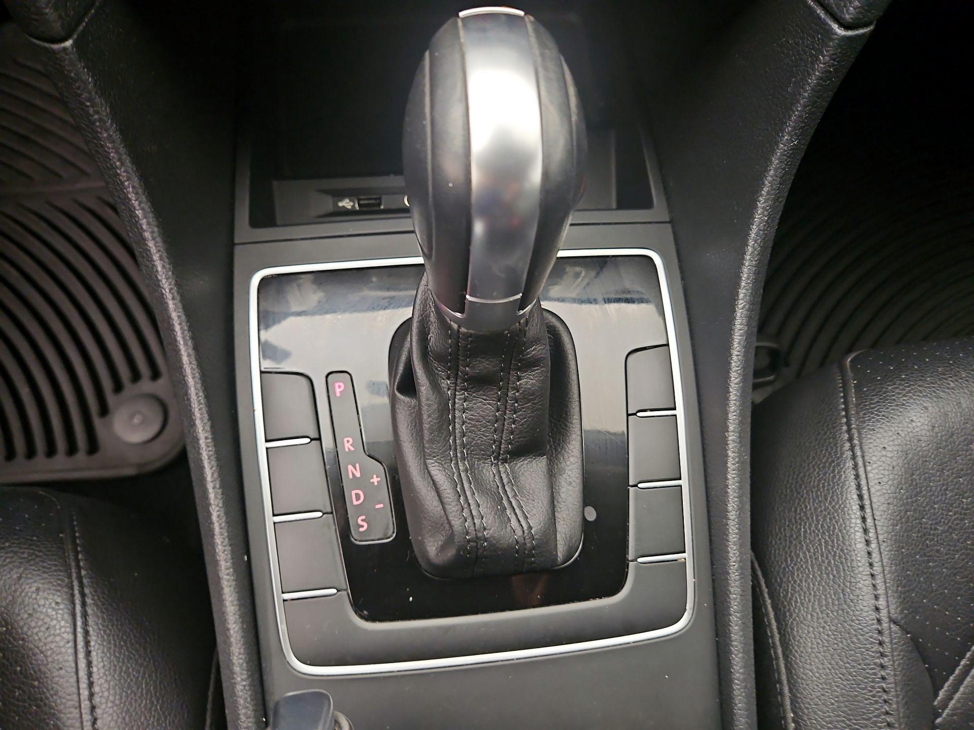 Thumbnail: 2017 Volkswagen Passat - 17