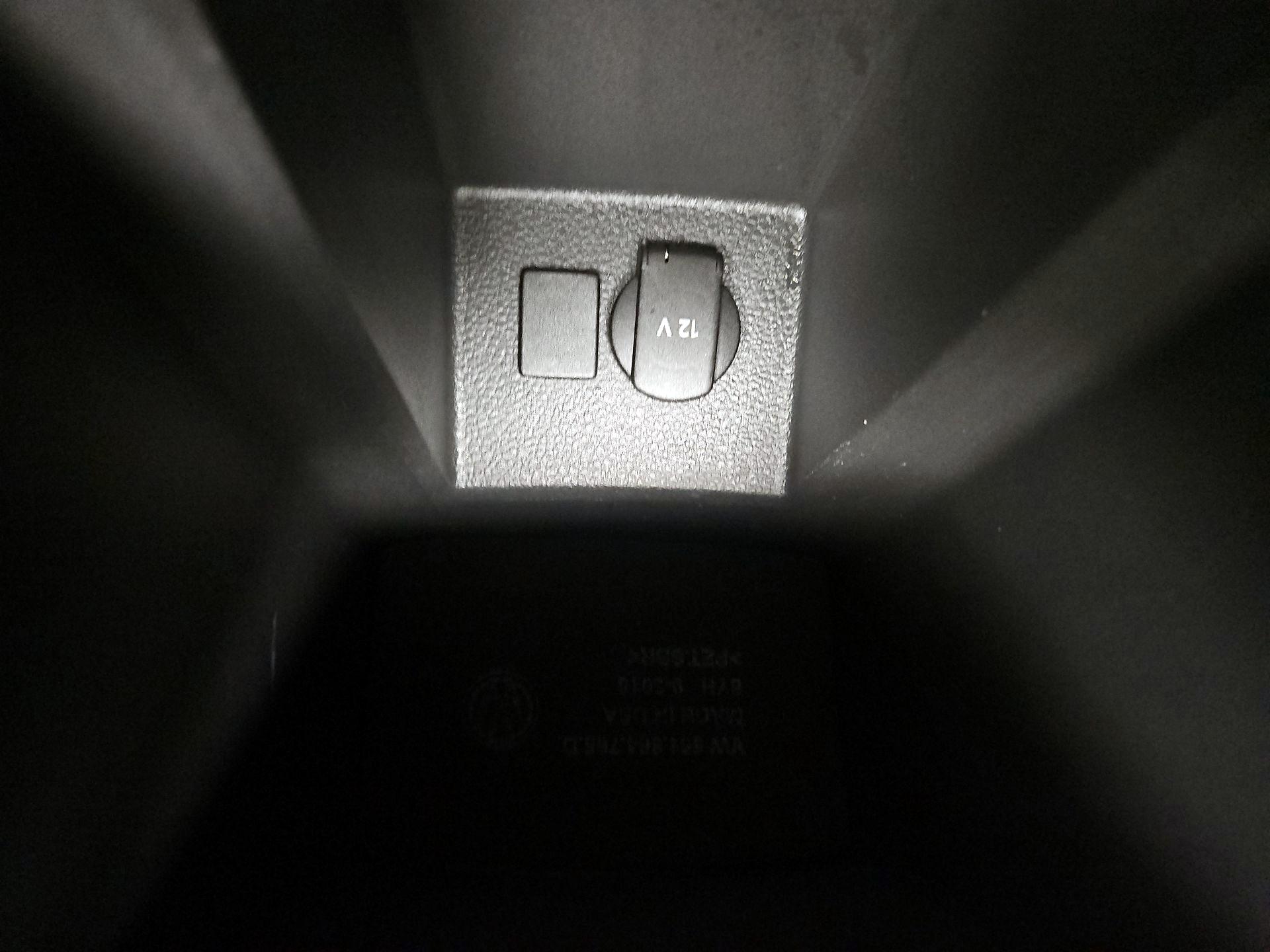 Thumbnail: 2017 Volkswagen Passat - 18