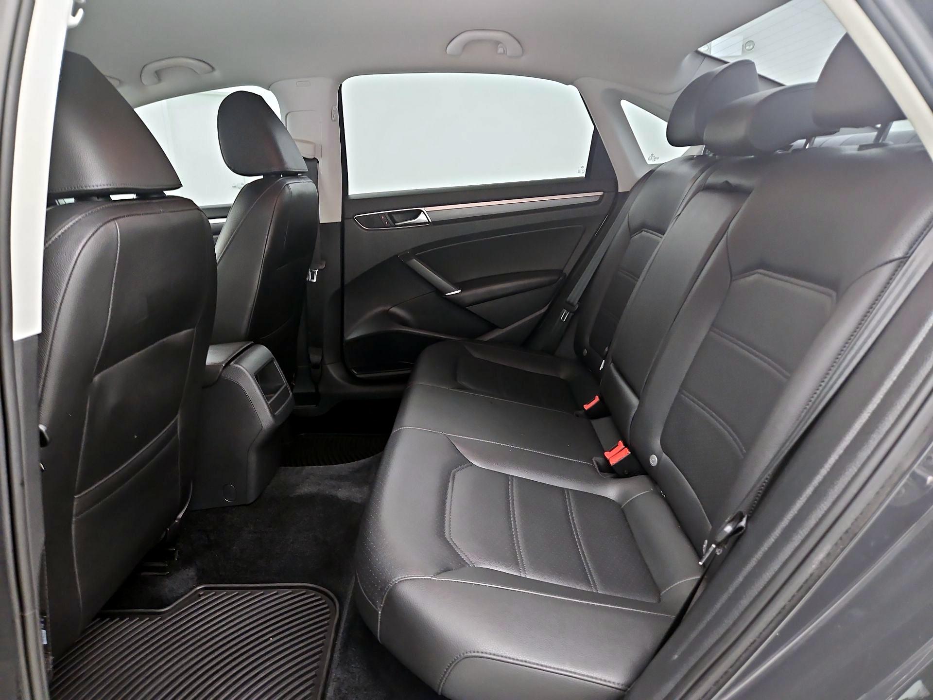 Thumbnail: 2017 Volkswagen Passat - 19