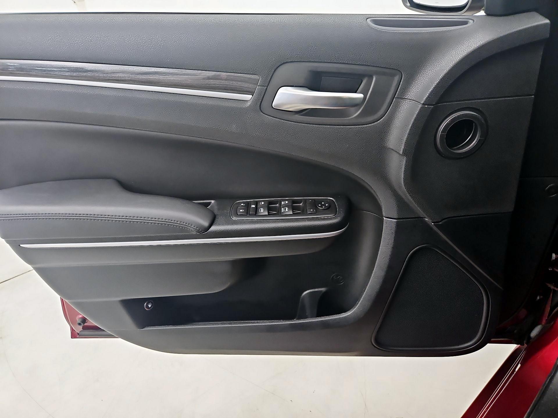 Thumbnail: 2019 Chrysler 300 - 12