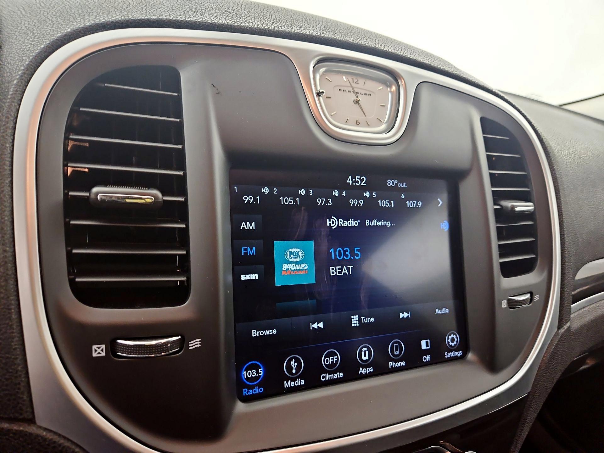 Thumbnail: 2019 Chrysler 300 - 15