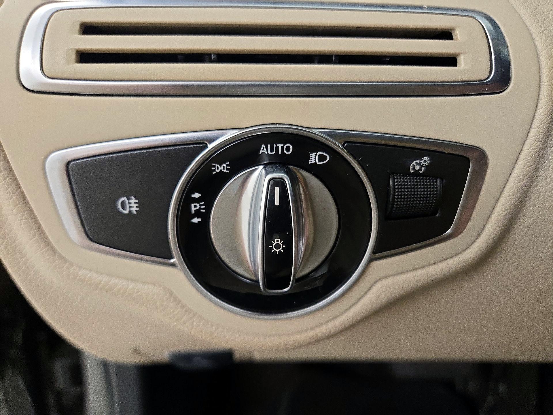 Thumbnail: 2015 Mercedes-Benz C-Class - 13