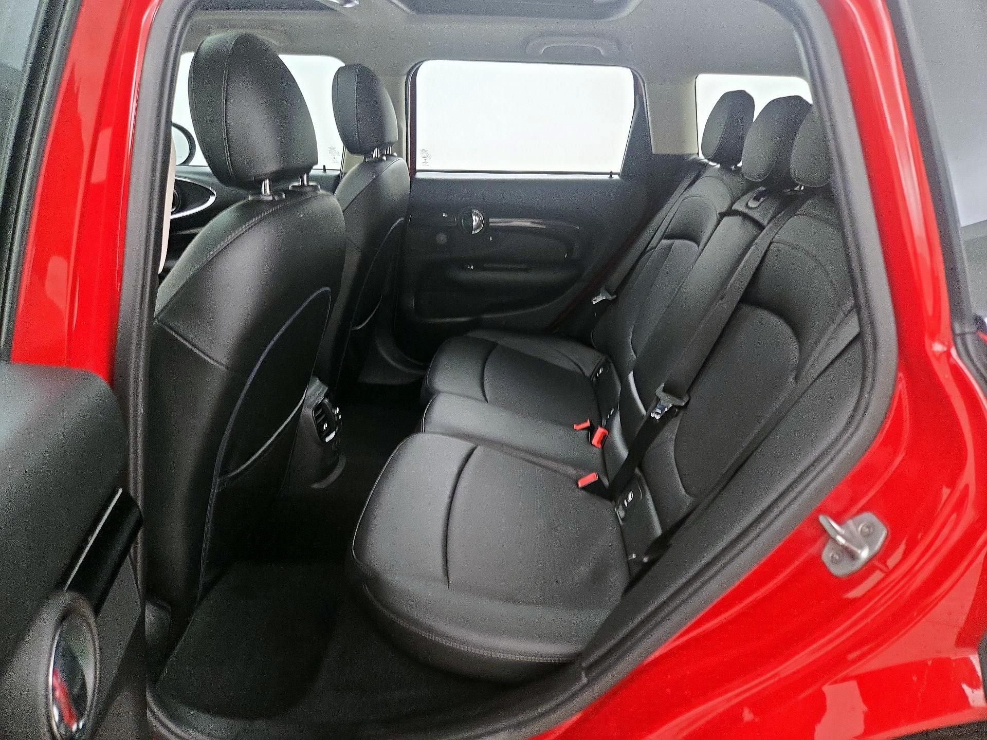 Thumbnail: 2016 MINI Cooper Clubman - 20