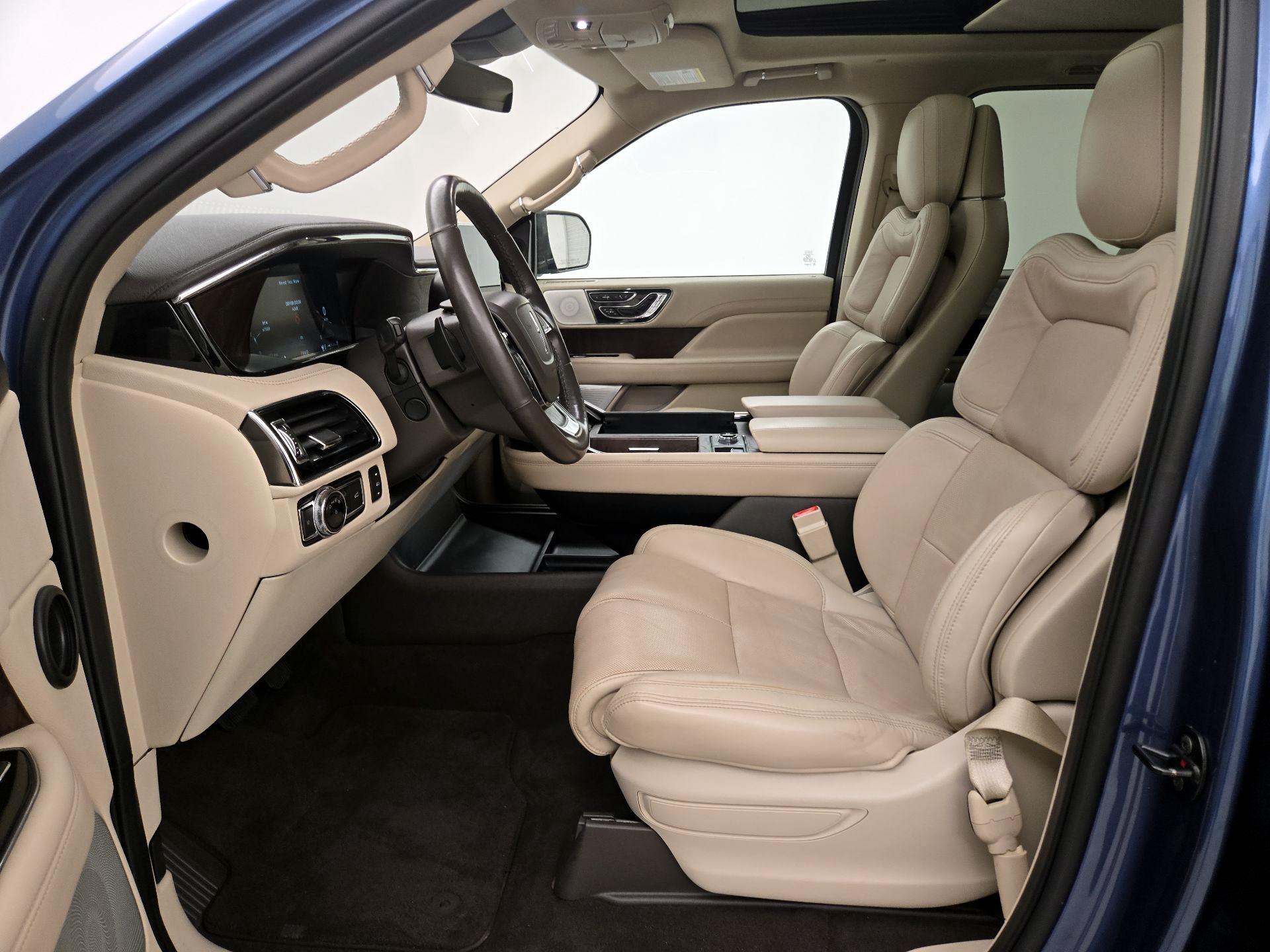 Thumbnail: 2020 Lincoln Navigator - 11