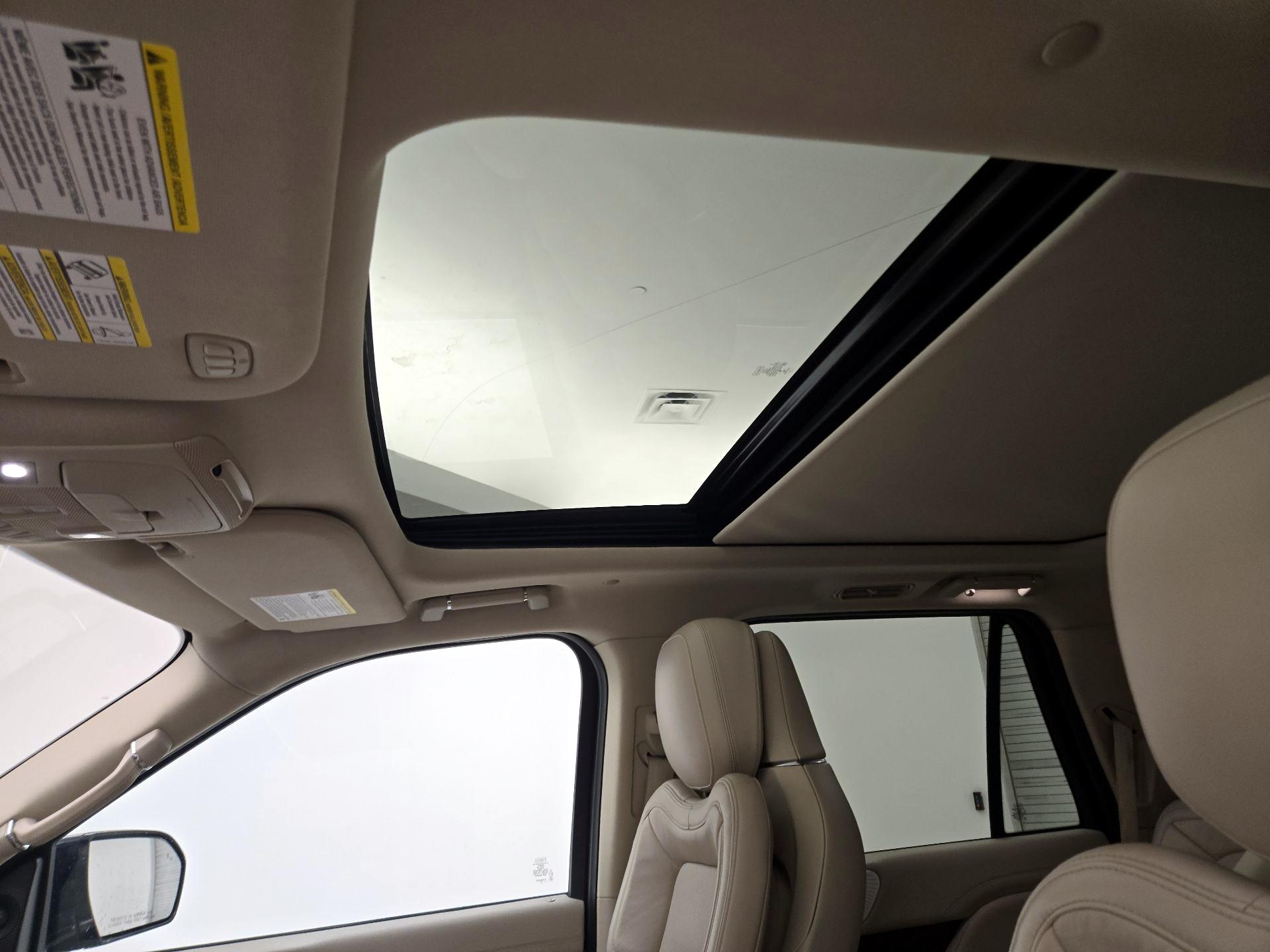 Thumbnail: 2020 Lincoln Navigator - 20