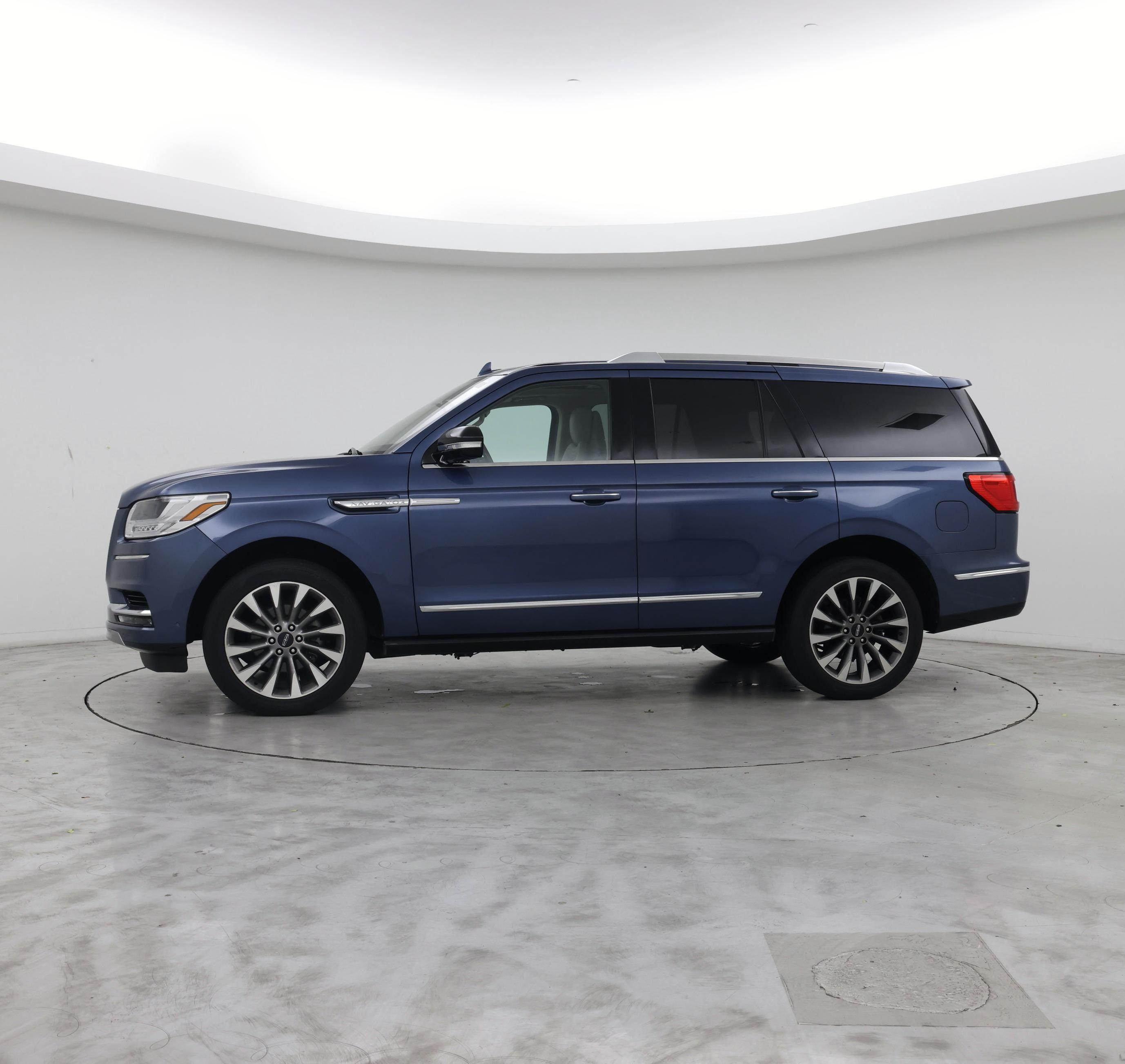 Thumbnail: 2020 Lincoln Navigator - 3