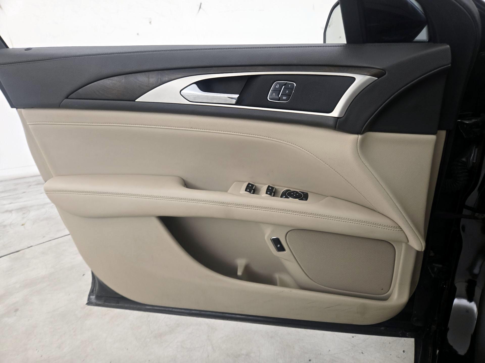 Thumbnail: 2018 Lincoln MKZ - 12