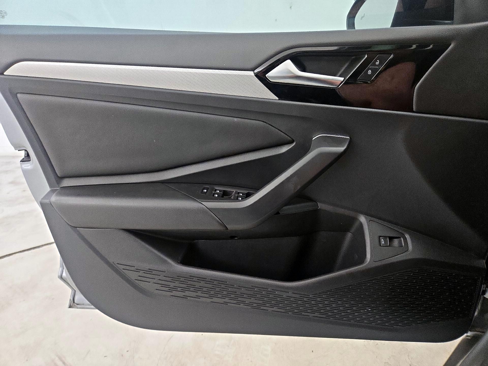 Thumbnail: 2019 Volkswagen Jetta - 12