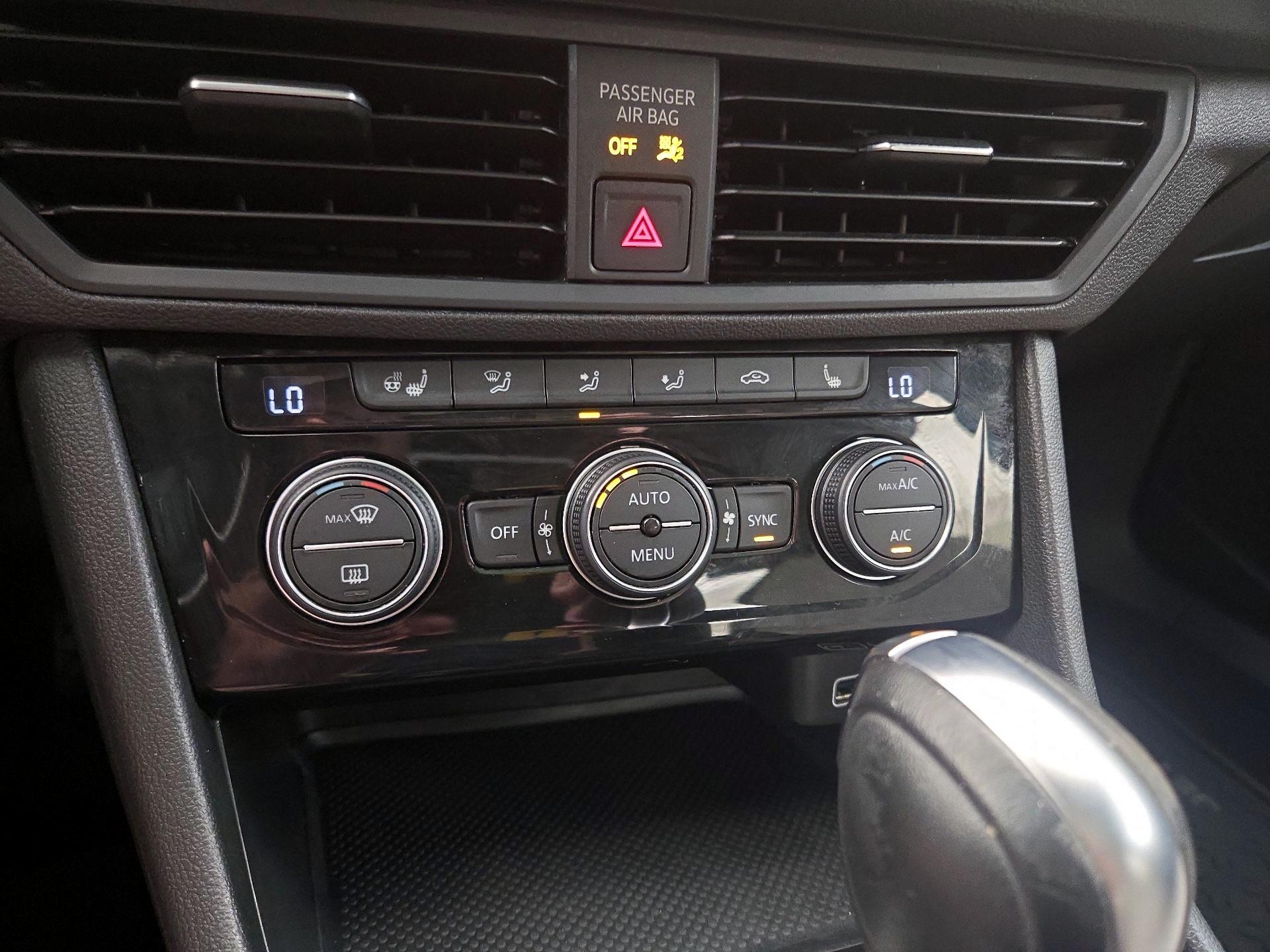 Thumbnail: 2019 Volkswagen Jetta - 16