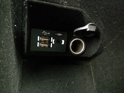 USB/AUX Ports