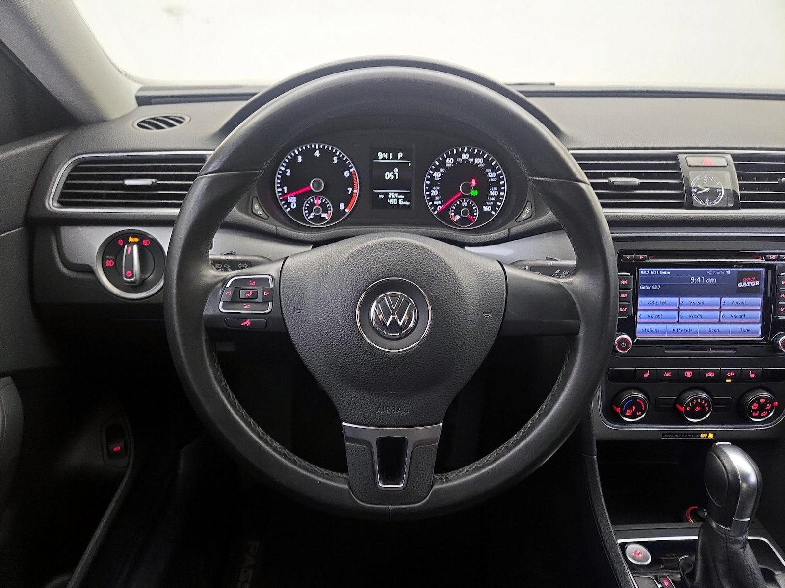 2015 Volkswagen Passat Limited Edition - Photo 11