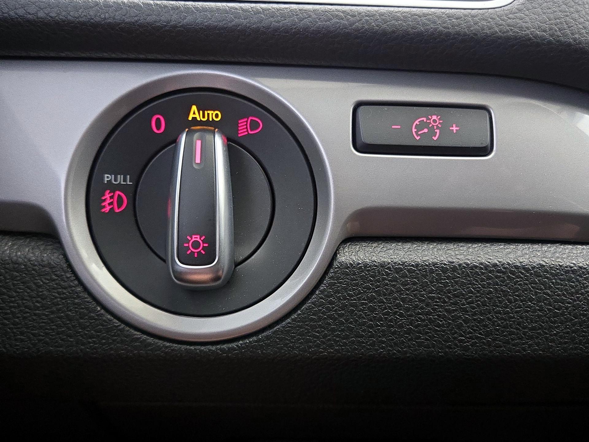 Thumbnail: 2015 Volkswagen Passat - 13