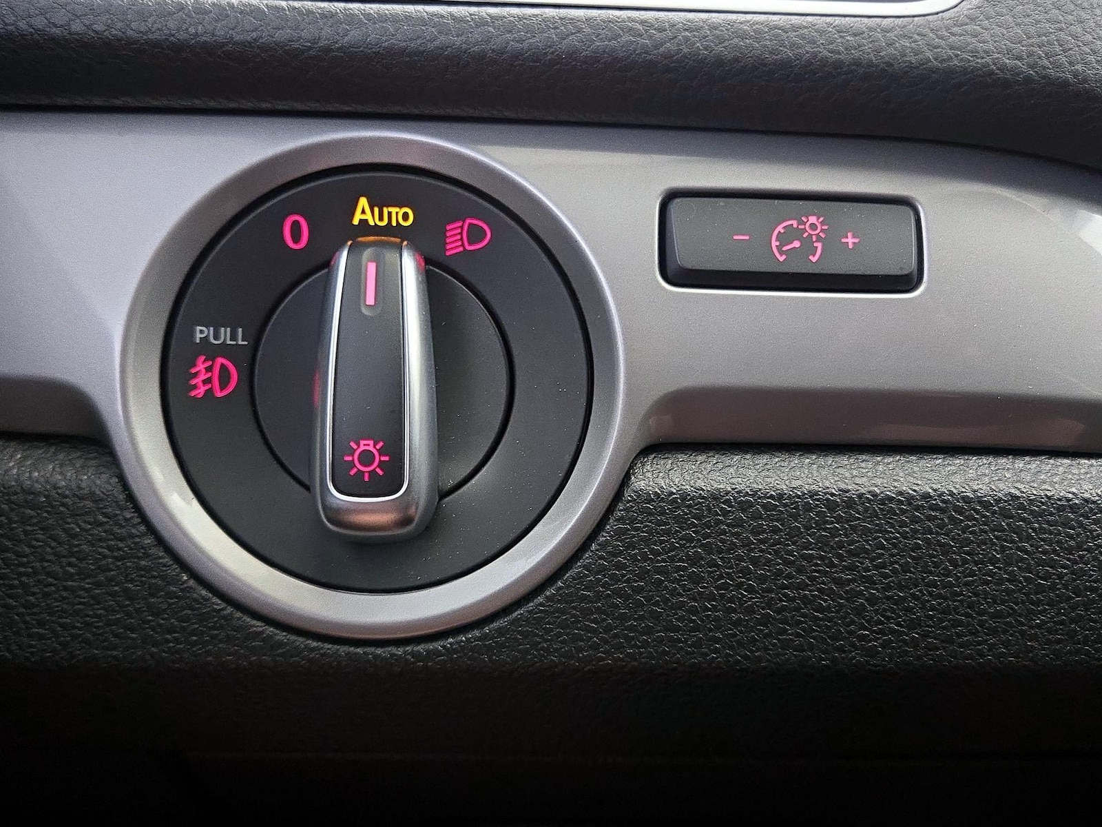 2015 Volkswagen Passat Limited Edition - Photo 14