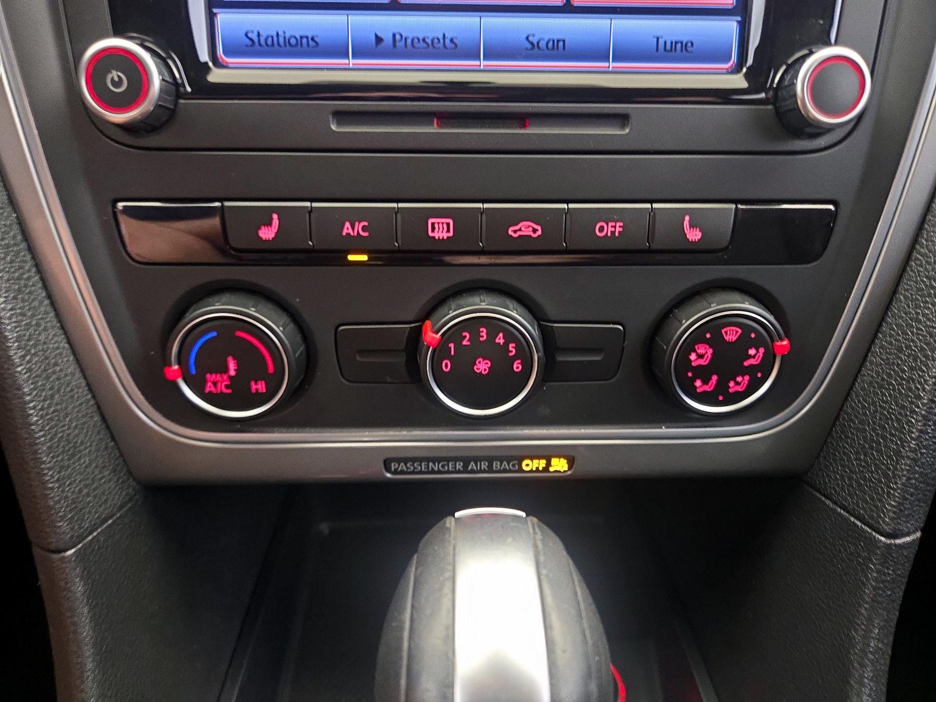 Thumbnail: 2015 Volkswagen Passat - 16