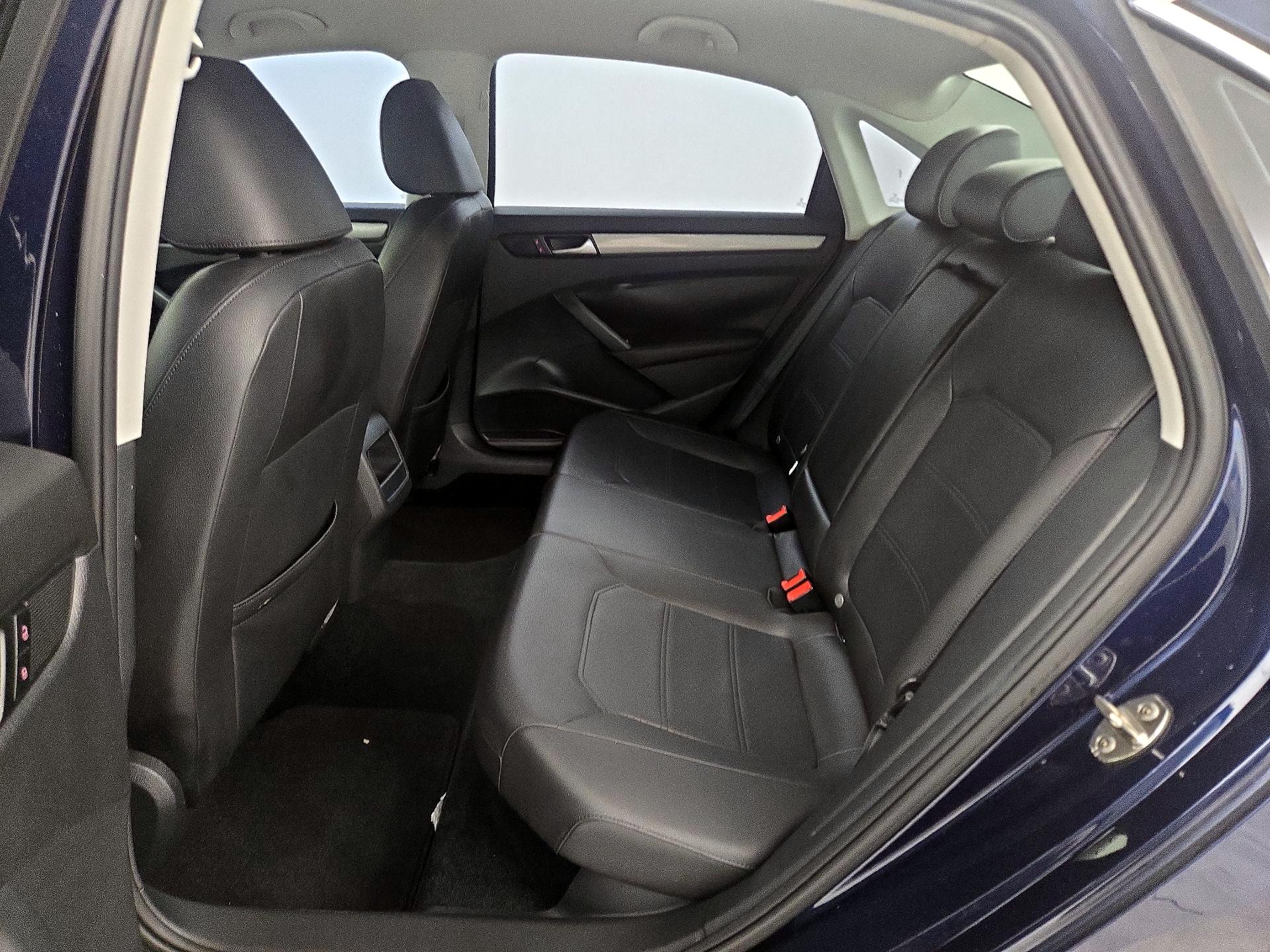 Thumbnail: 2015 Volkswagen Passat - 19