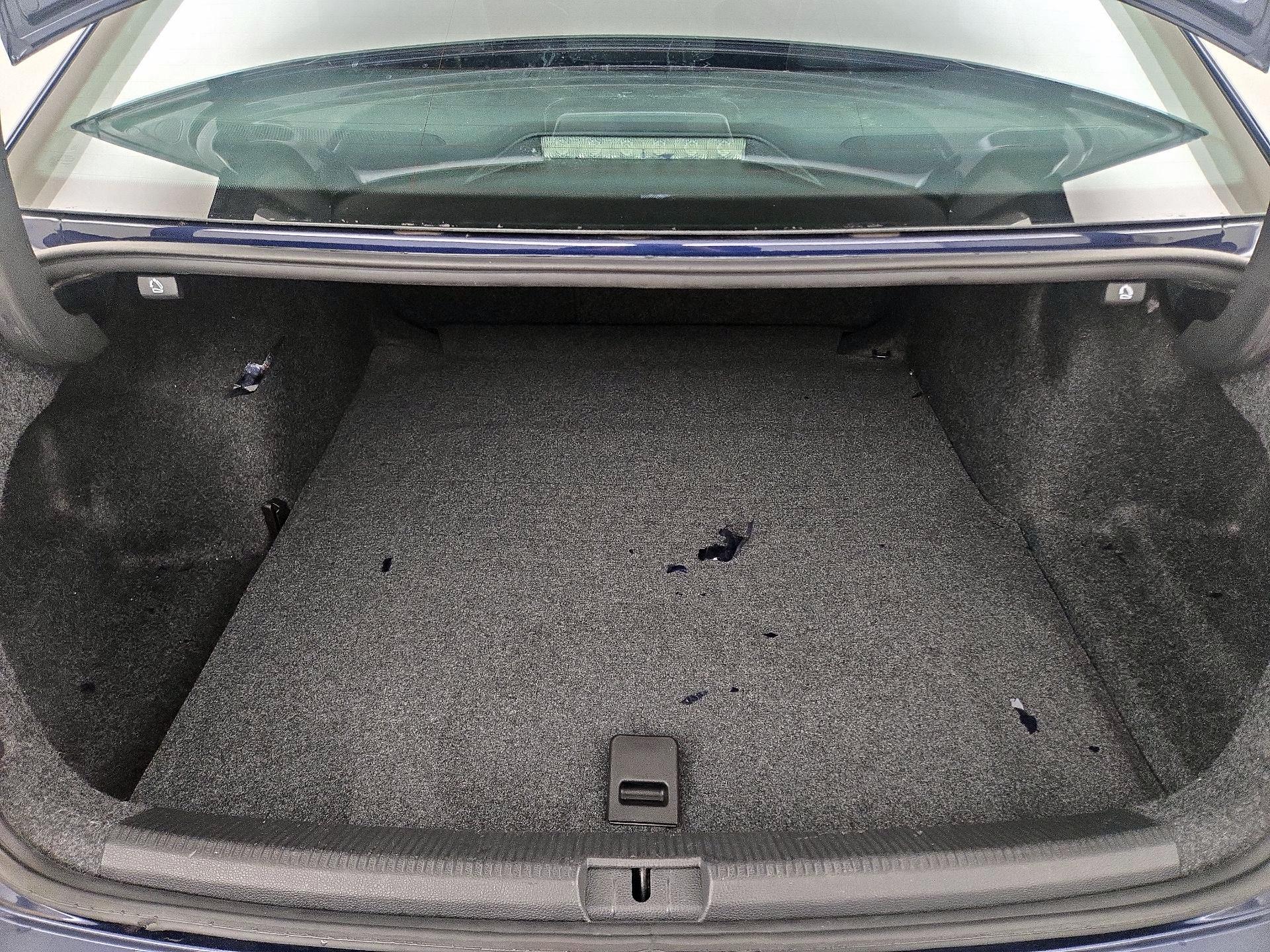 Thumbnail: 2015 Volkswagen Passat - 20