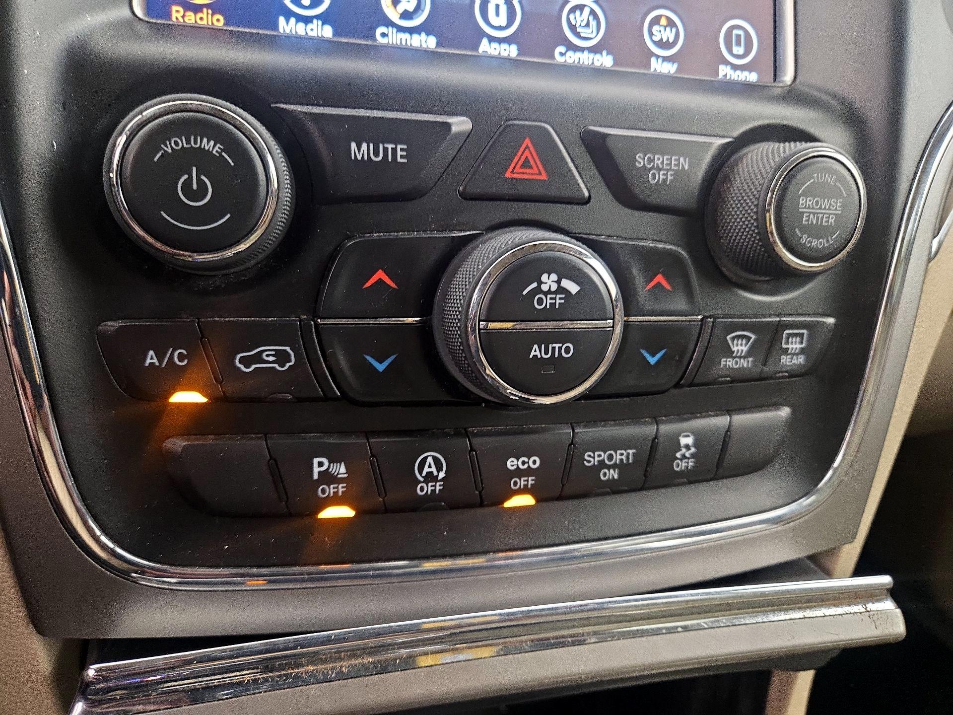 Thumbnail: 2018 Jeep Grand Cherokee - 17