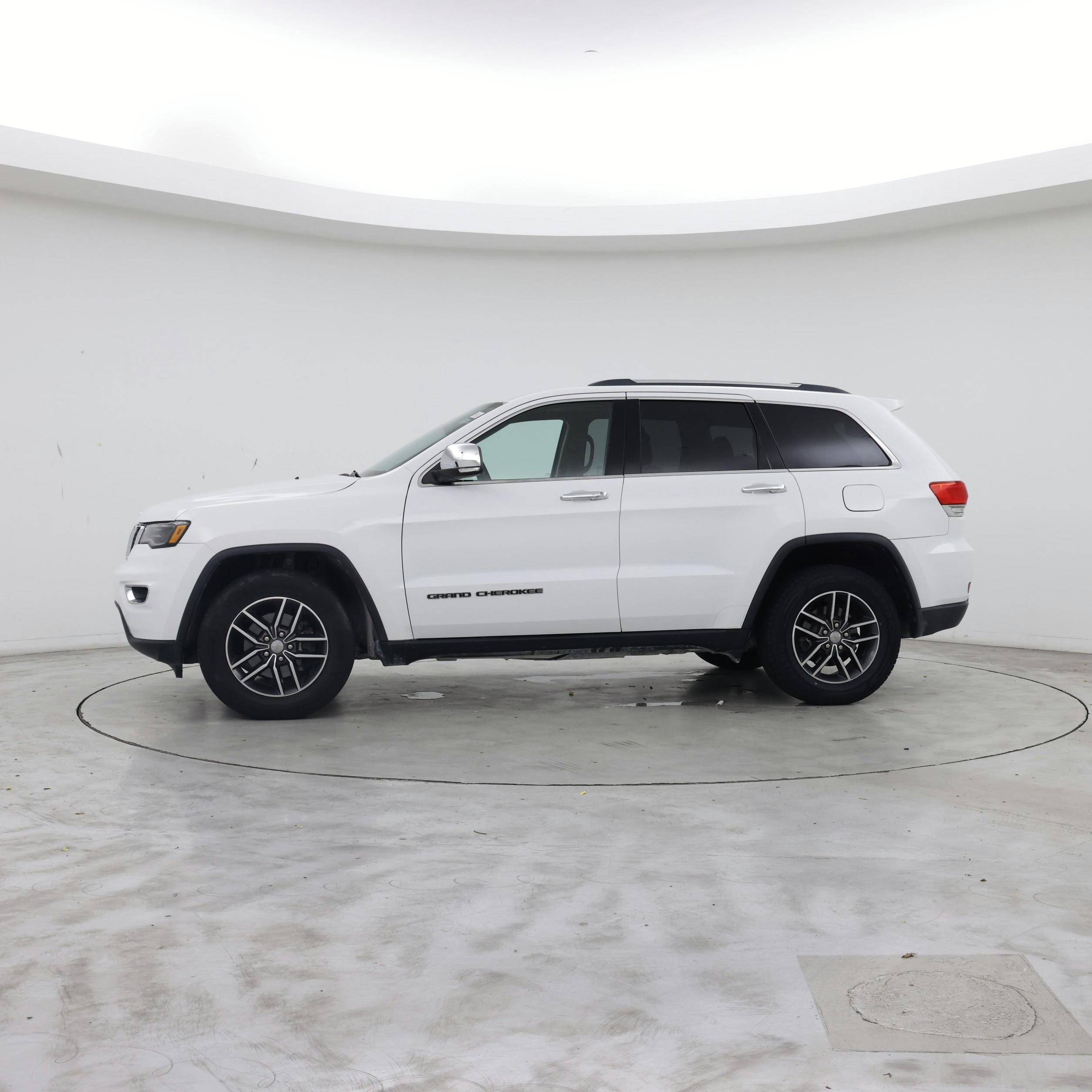 Thumbnail: 2018 Jeep Grand Cherokee - 3
