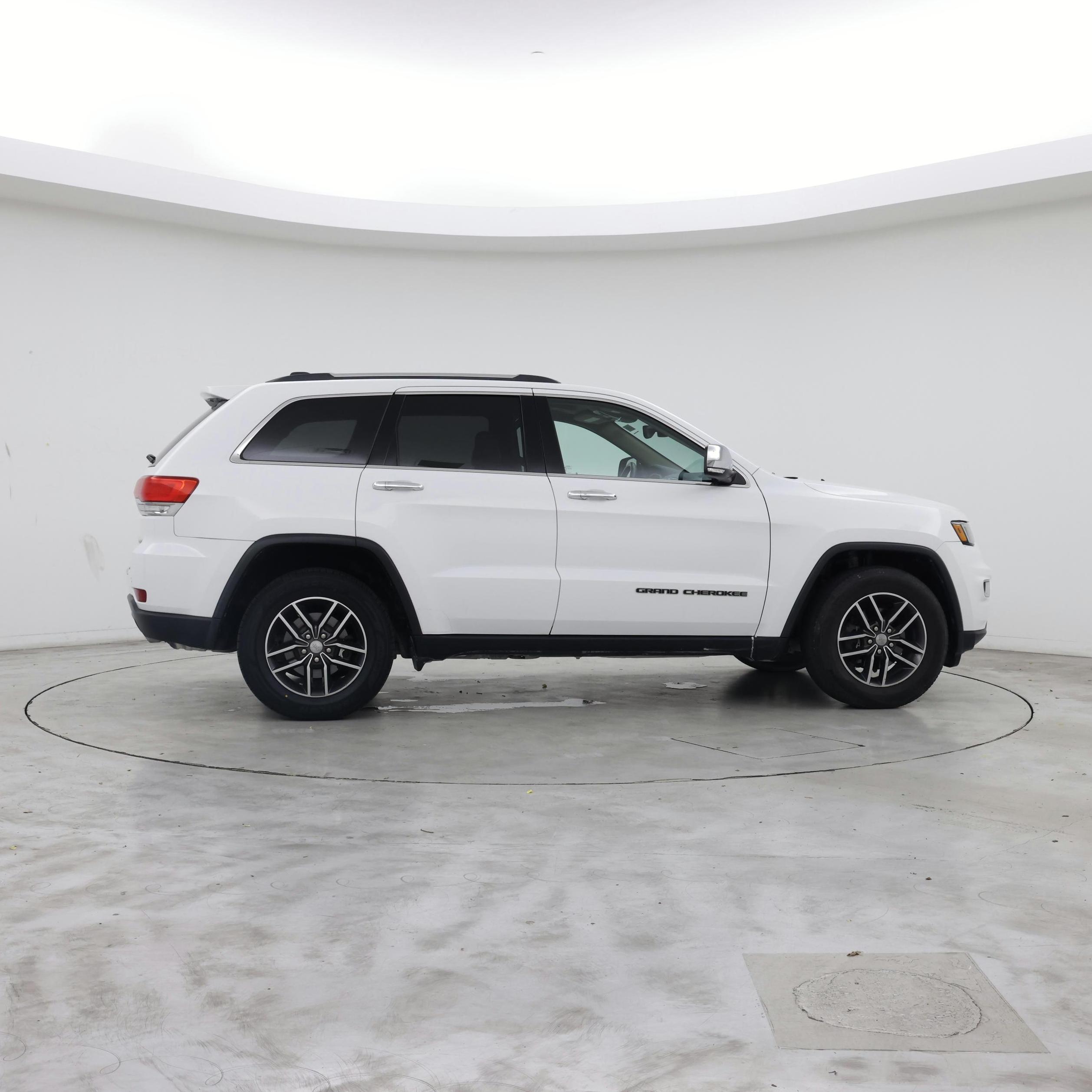 Thumbnail: 2018 Jeep Grand Cherokee - 7