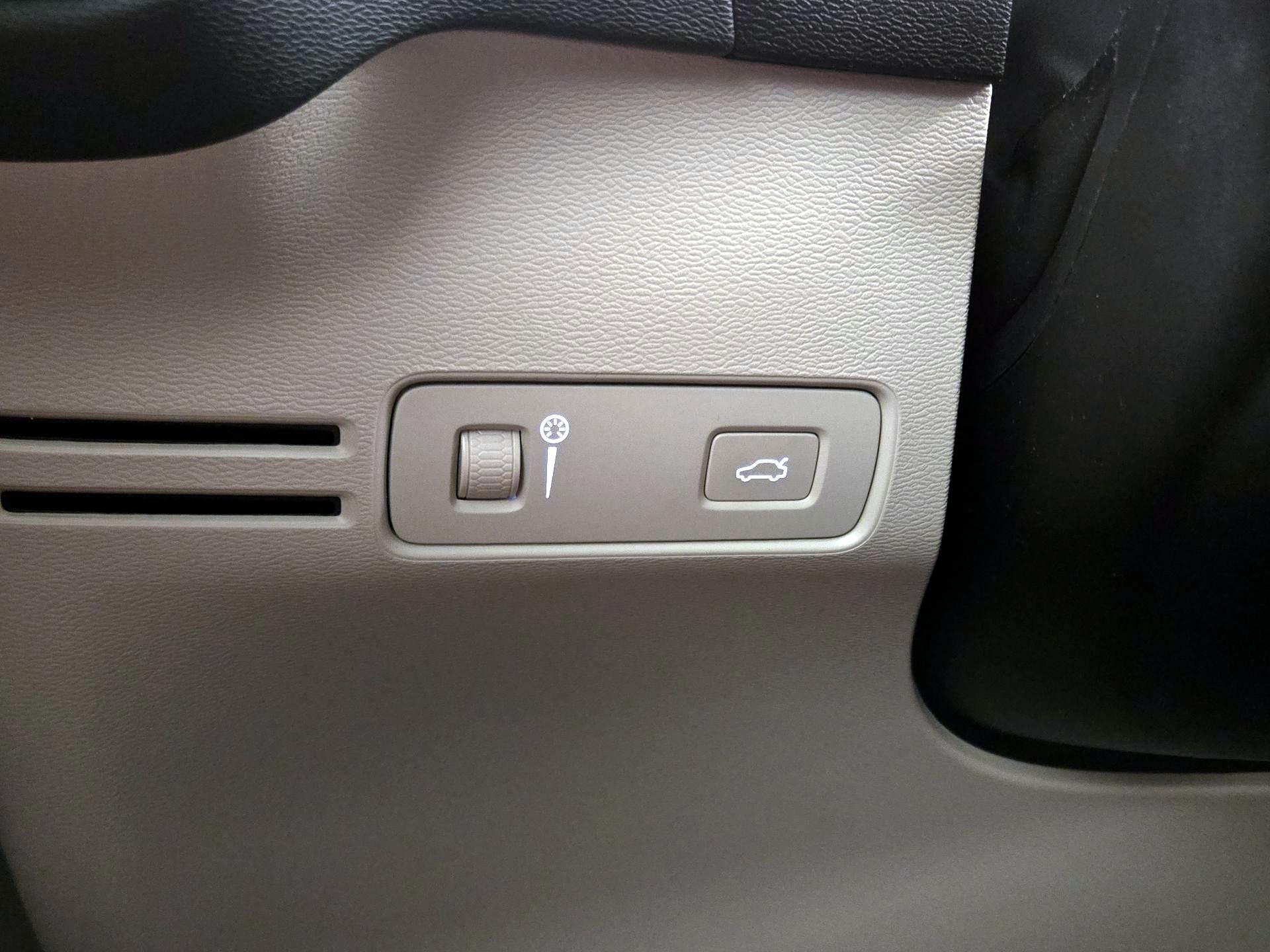 Thumbnail: 2020 Volvo XC40 - 13