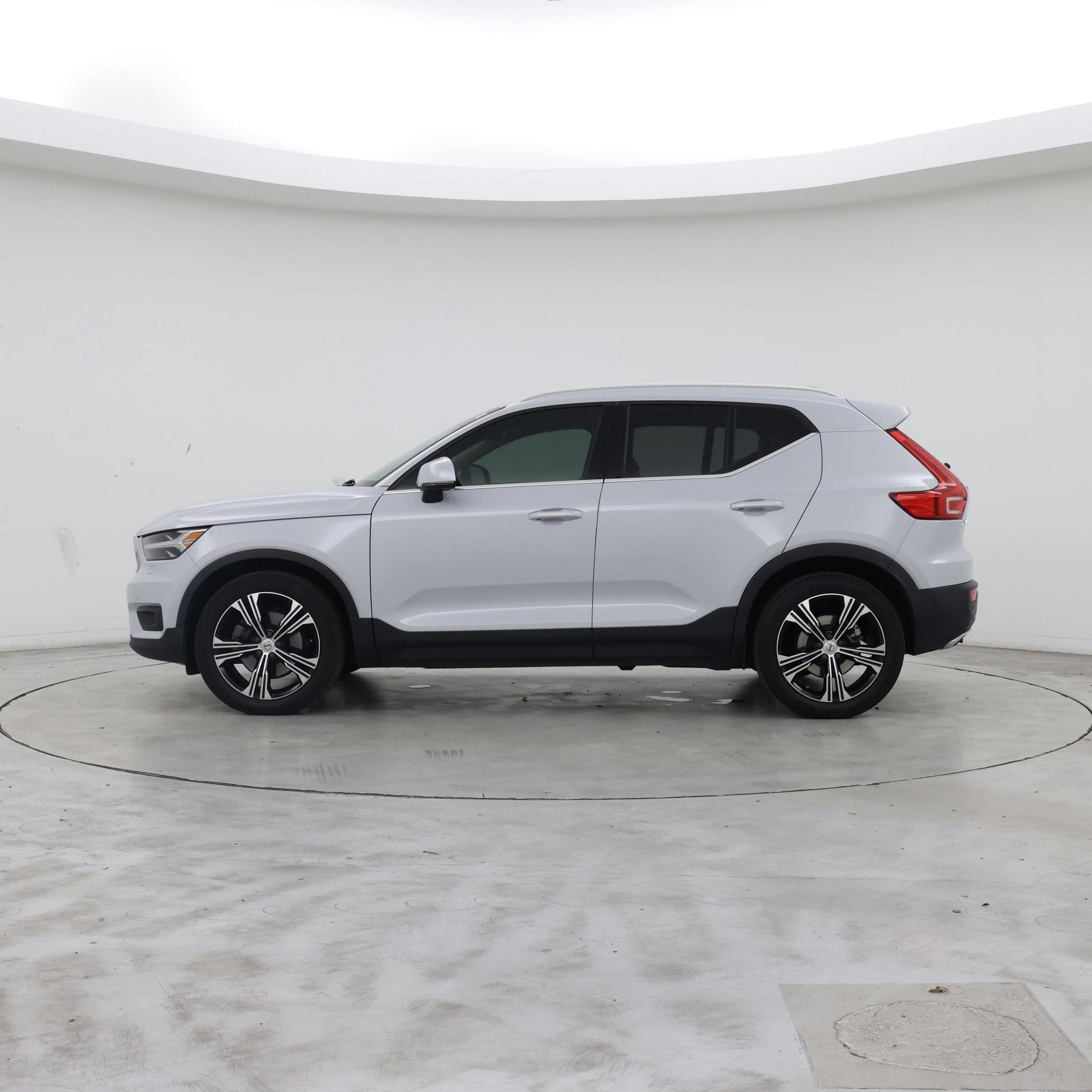 Thumbnail: 2020 Volvo XC40 - 3