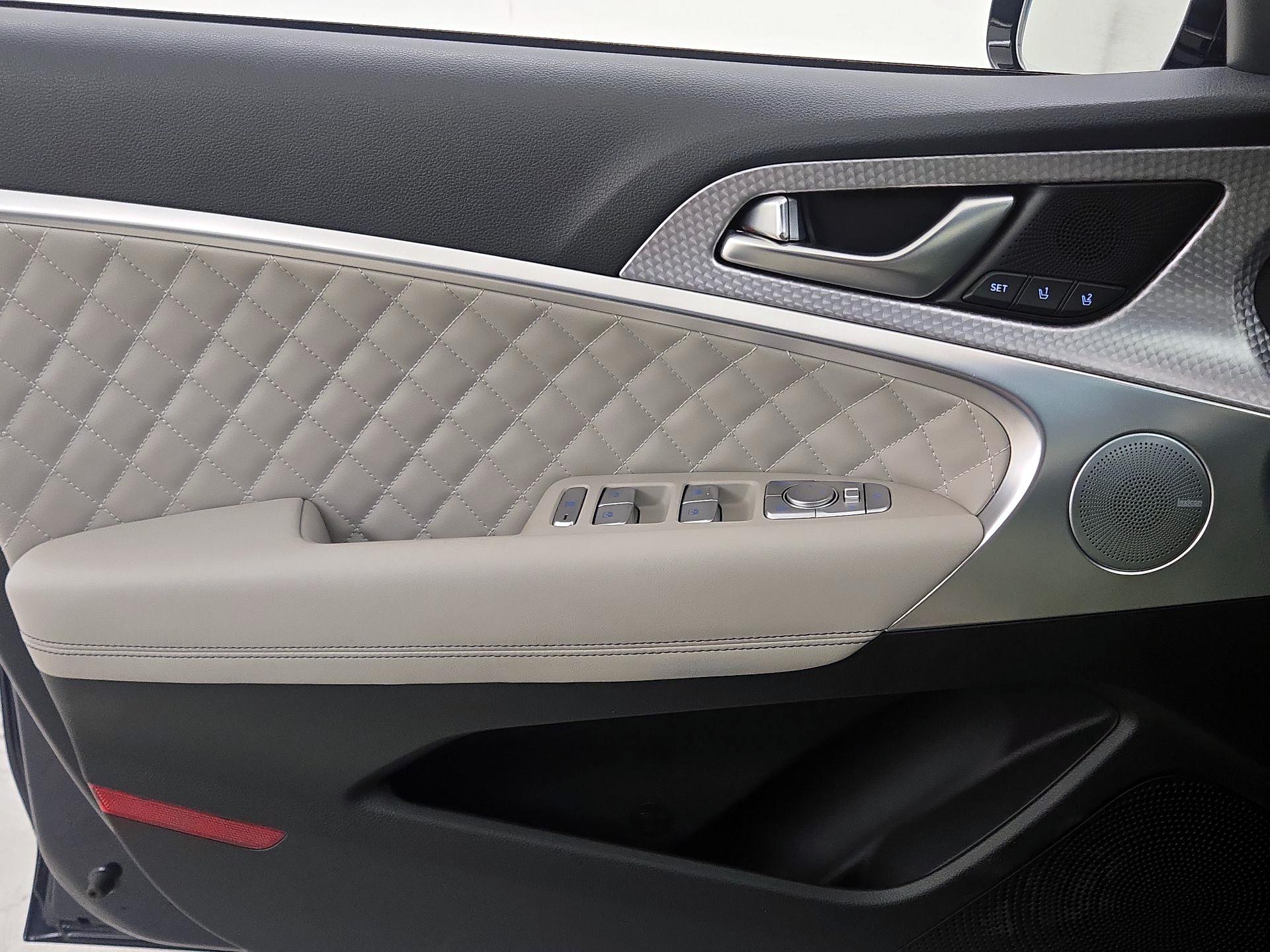 Thumbnail: 2023 Genesis G70 - 12