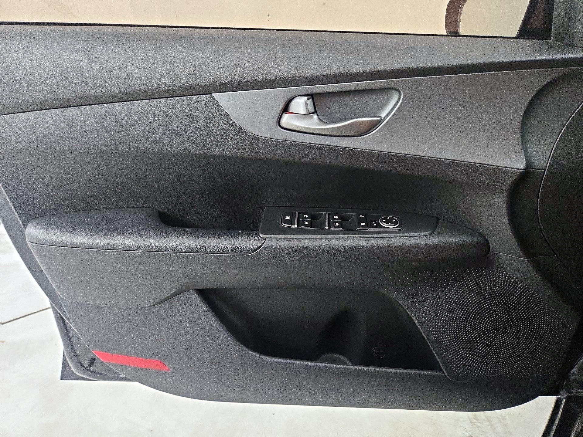 Thumbnail: 2021 Kia Forte - 12