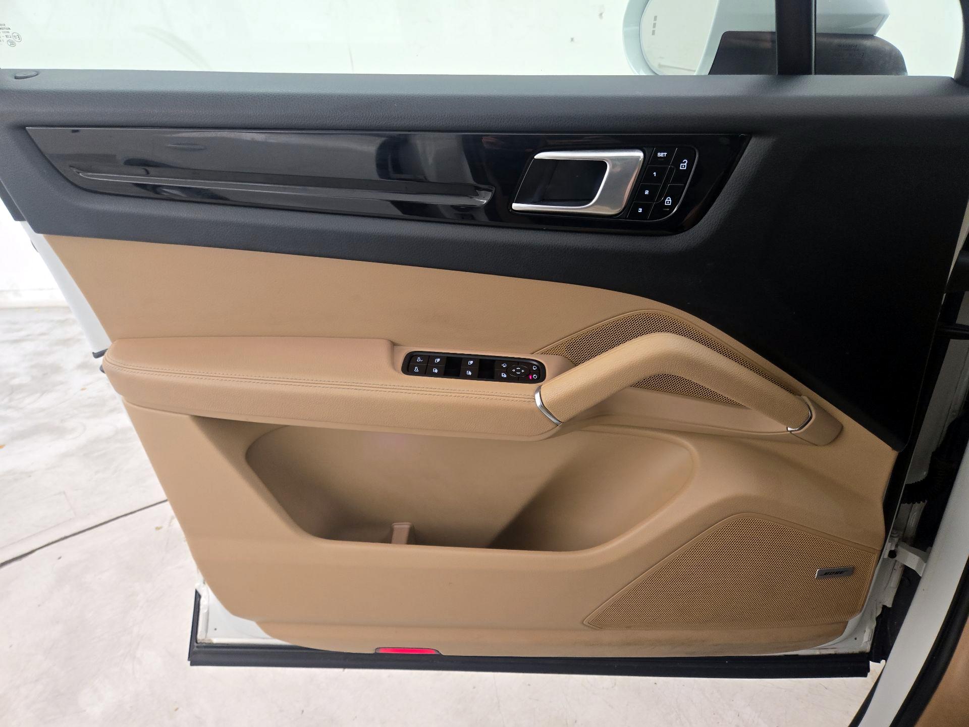 Thumbnail: 2019 Porsche Cayenne - 12