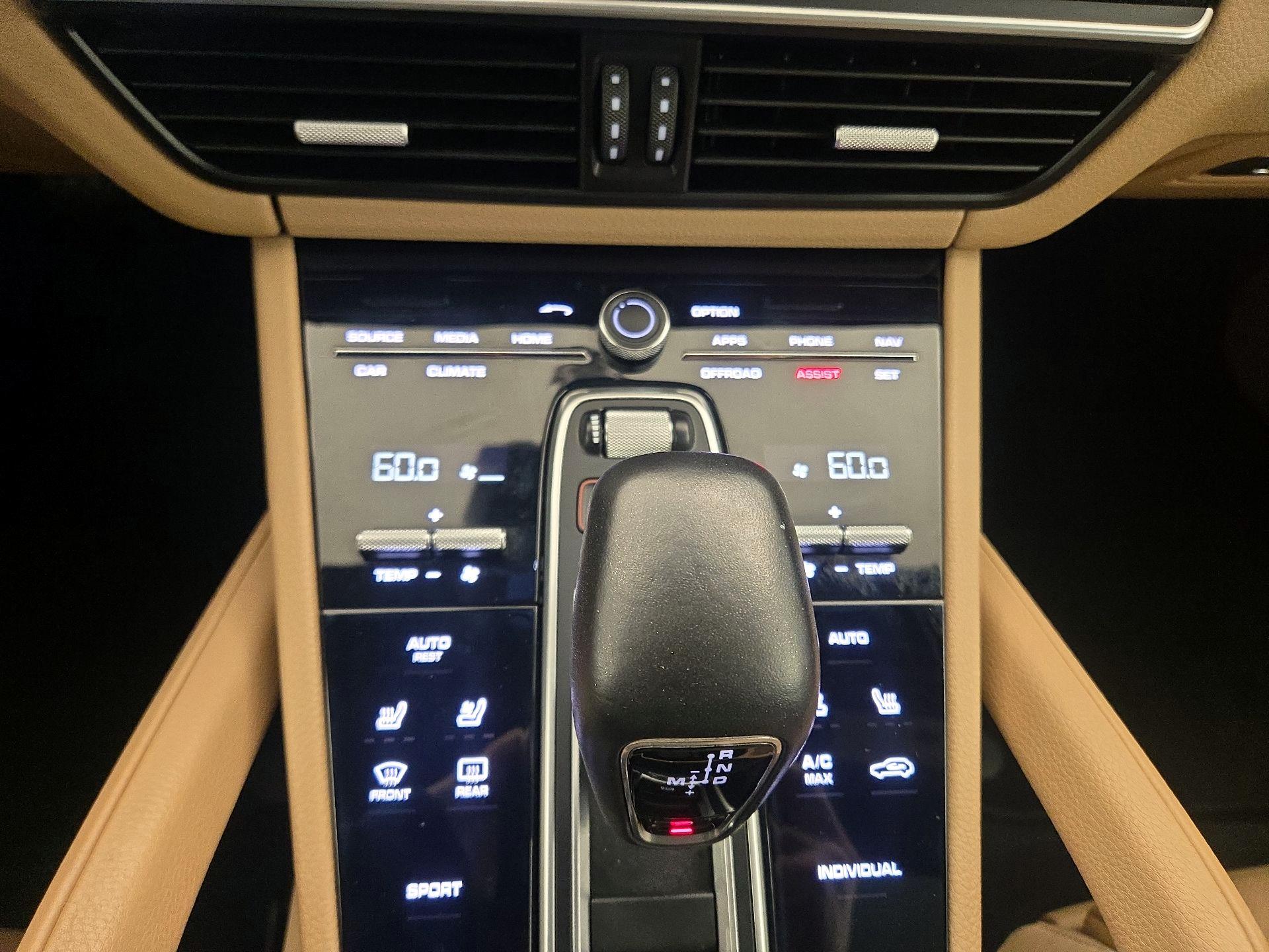 Thumbnail: 2019 Porsche Cayenne - 17