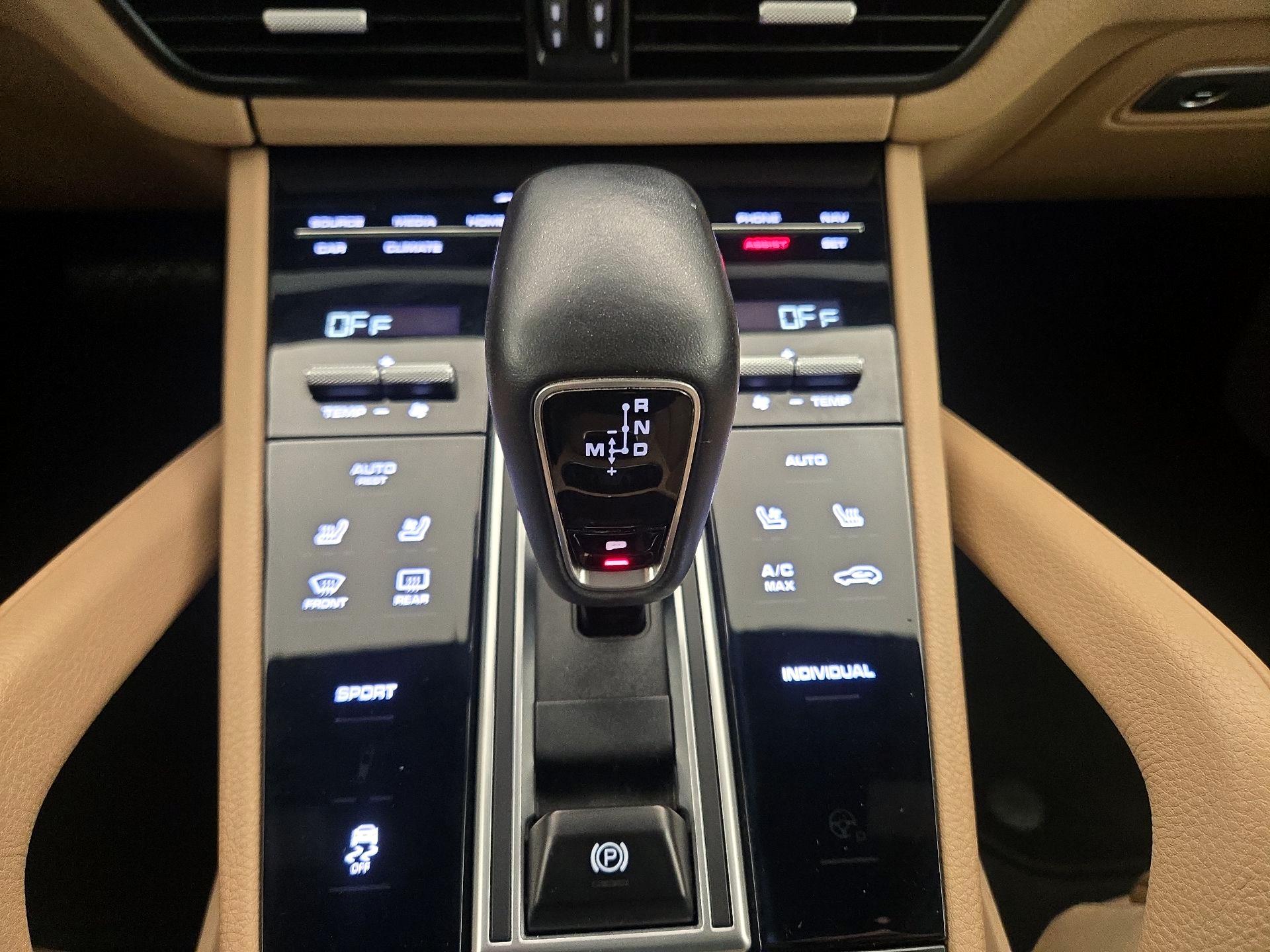 Thumbnail: 2019 Porsche Cayenne - 18