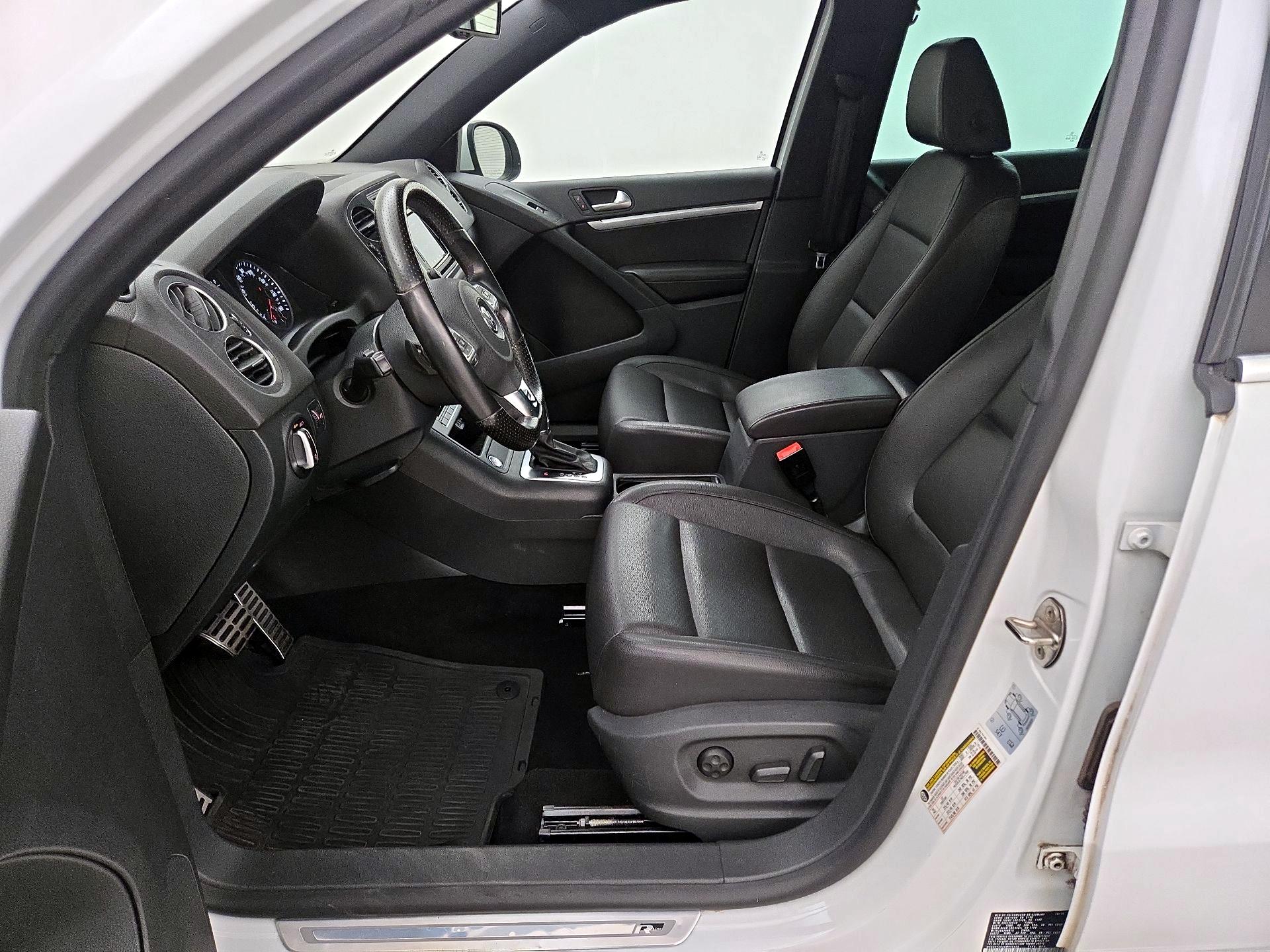 Thumbnail: 2016 Volkswagen Tiguan - 11