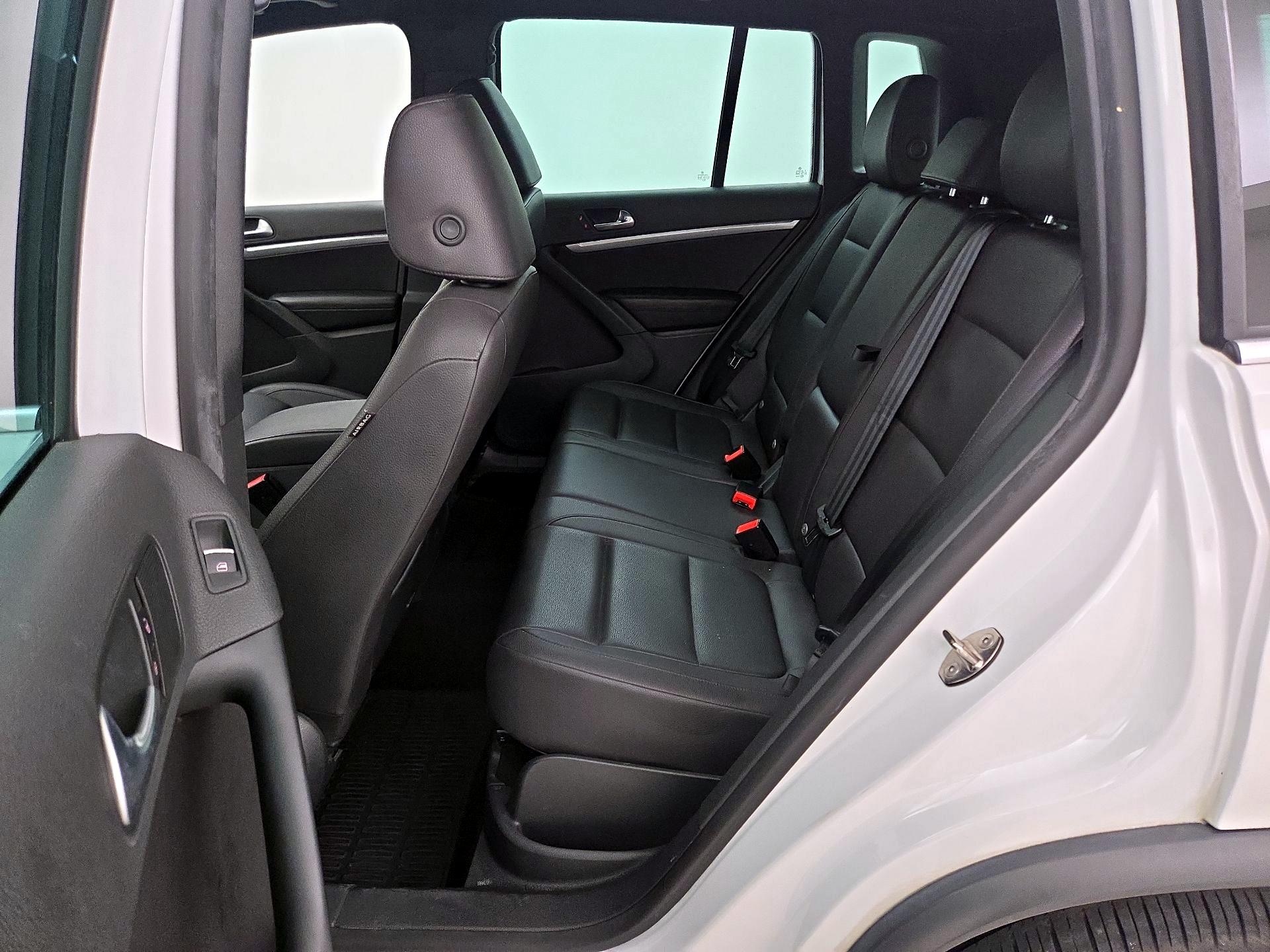 Thumbnail: 2016 Volkswagen Tiguan - 19