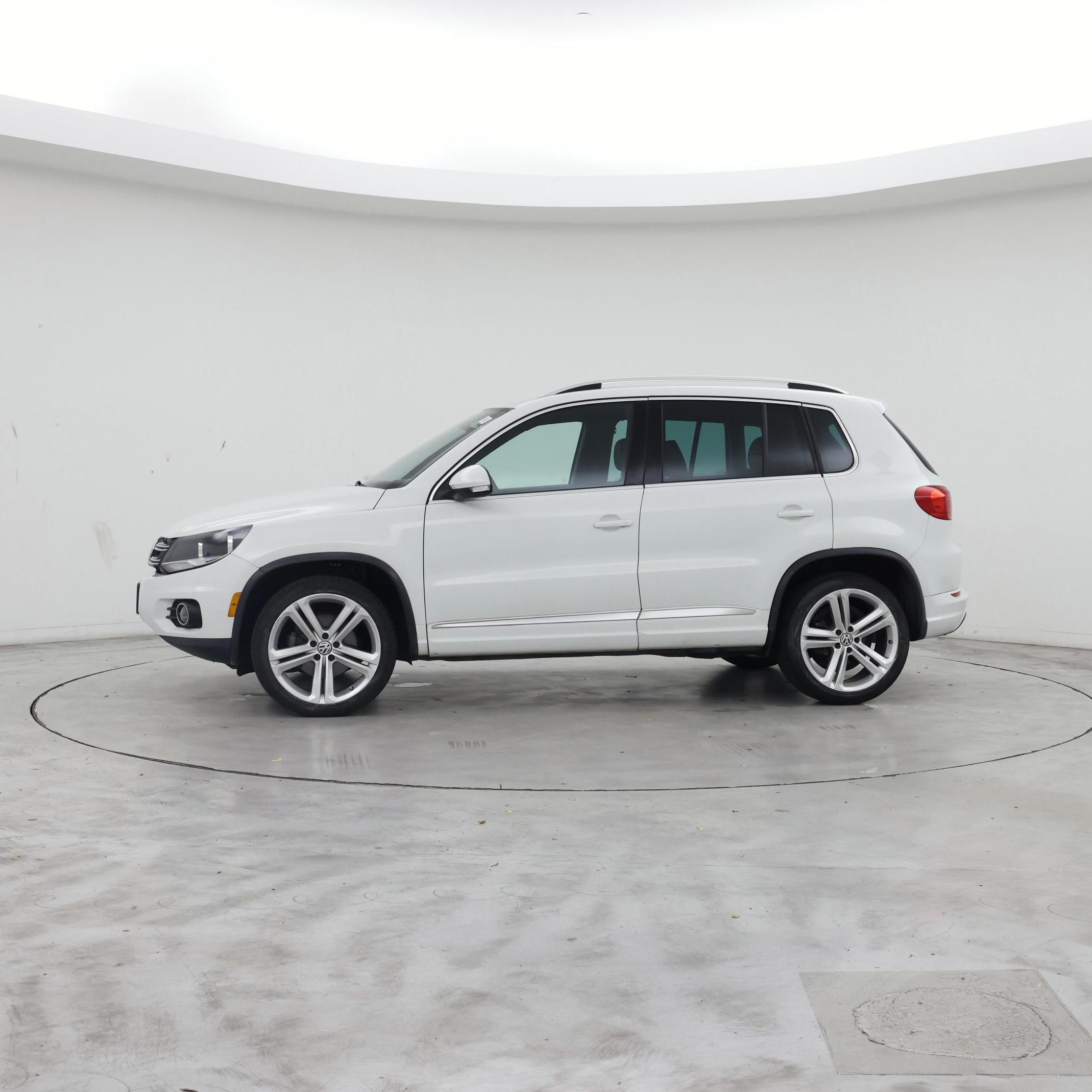 Thumbnail: 2016 Volkswagen Tiguan - 3